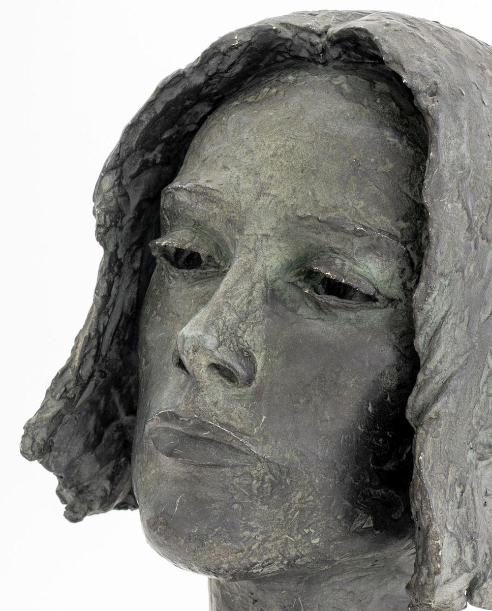 Americano Busto di ritratto femminile in speltro bronzato di Lily Landis in vendita