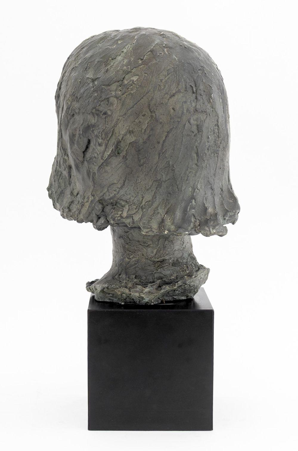 Busto di ritratto femminile in speltro bronzato di Lily Landis In condizioni buone in vendita a Astoria, NY