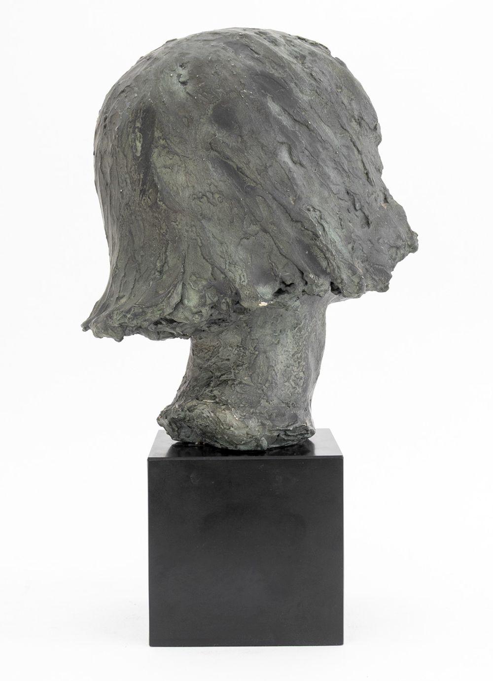 XX secolo Busto di ritratto femminile in speltro bronzato di Lily Landis in vendita