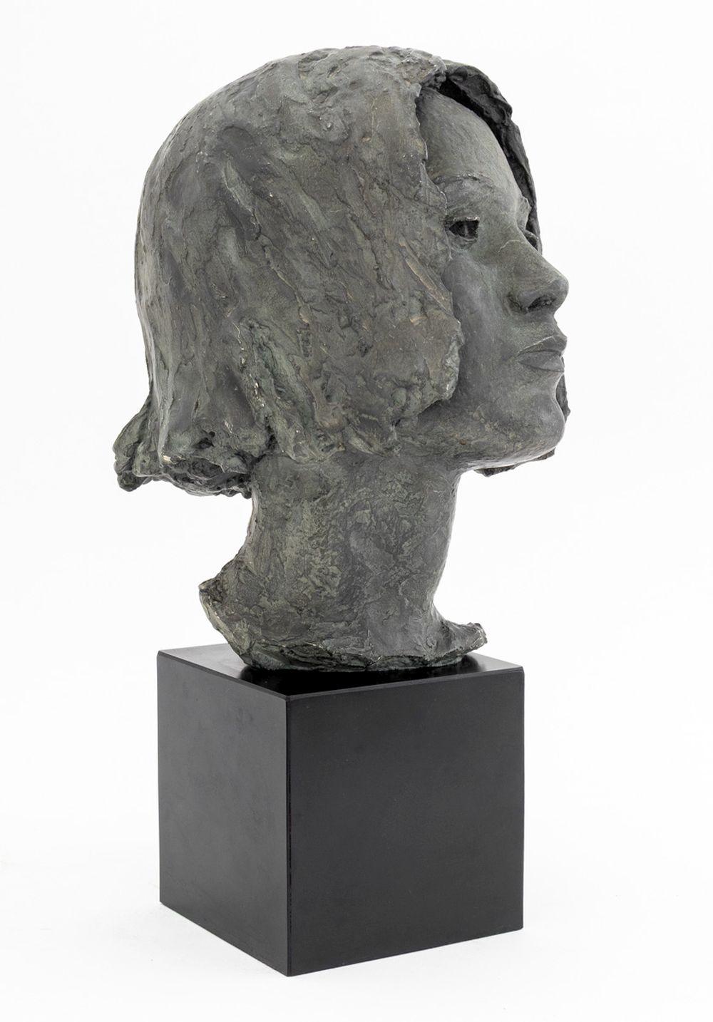 Zinco commerciale Busto di ritratto femminile in speltro bronzato di Lily Landis in vendita