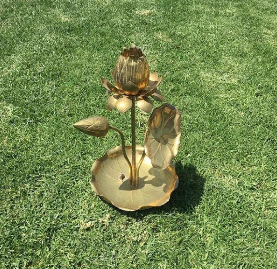 lily pad sculpture
