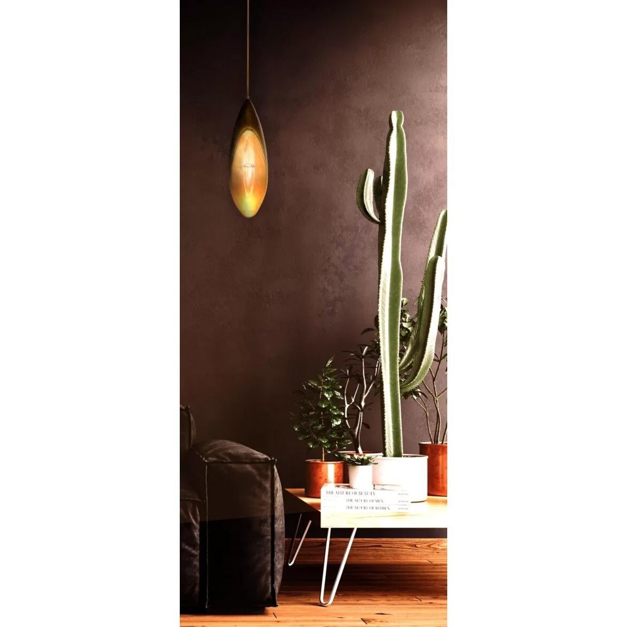 Lámpara Colgante Lilly - Colgante Simple - Elegante Diseño Flor de Lirio de Latón Art Decó en venta