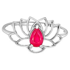 Lily ring with ruby in 14k gold. 