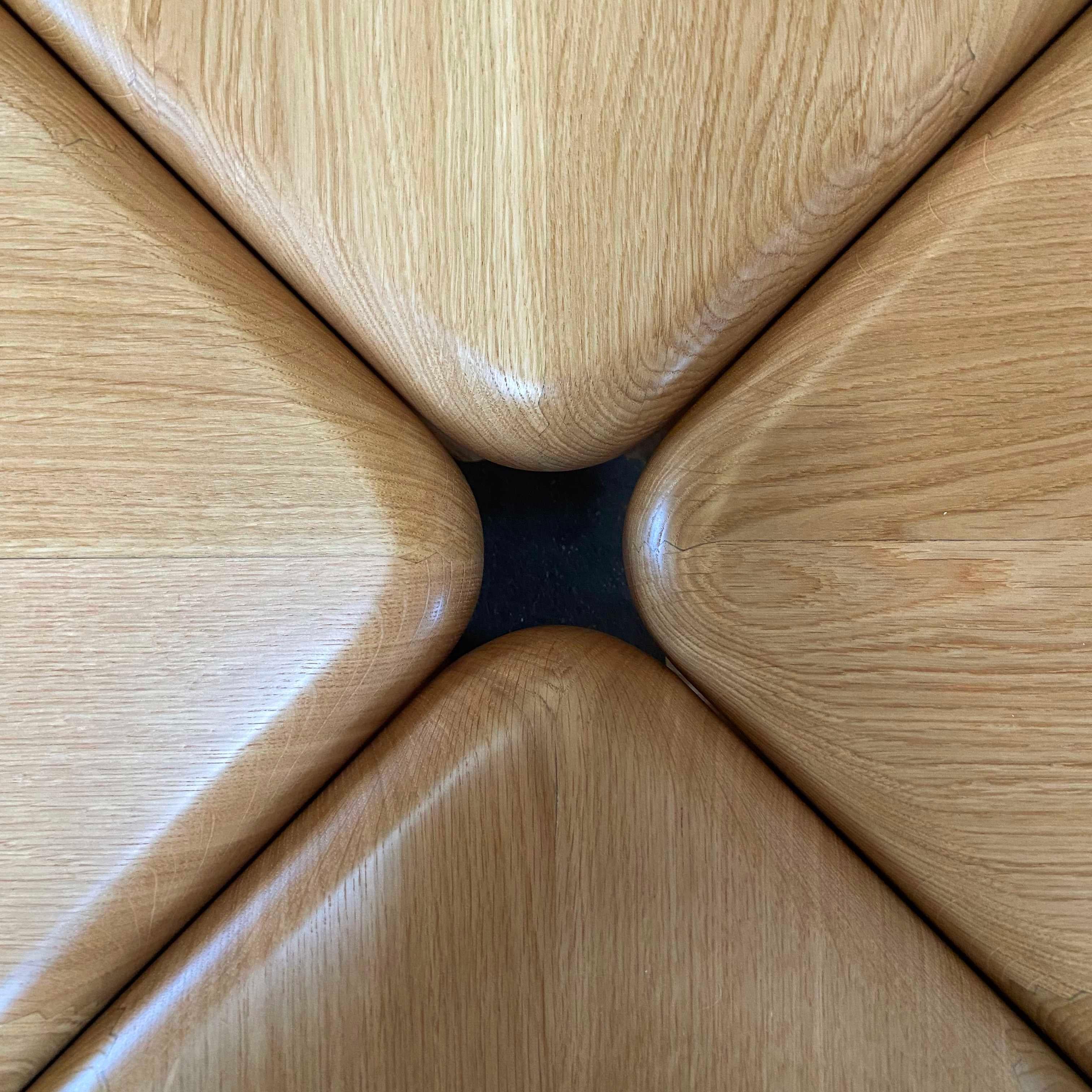 XXIe siècle et contemporain Table basse ronde Lily en chêne naturel massif de Fred&Juul en vente