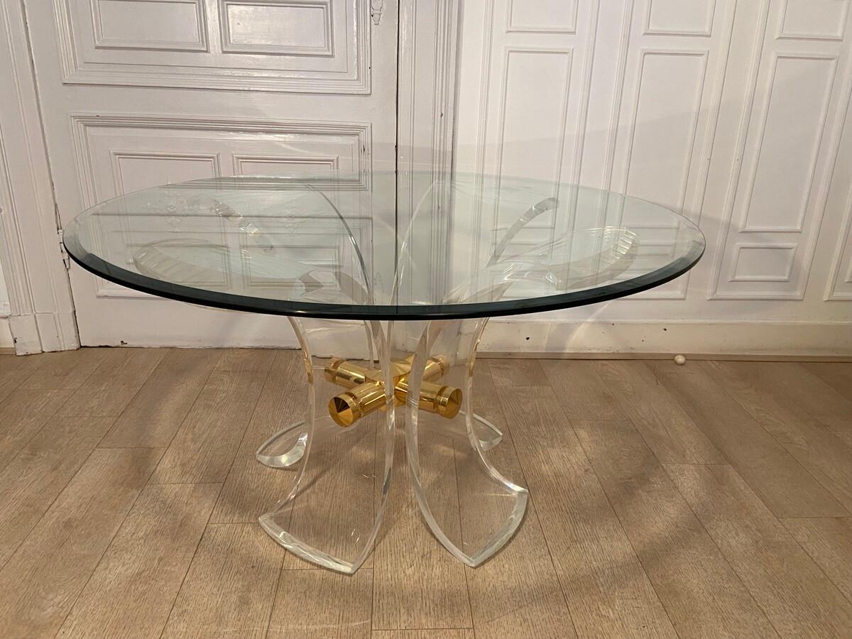 Lily-shaped dining table on plexiglass from the 70s.