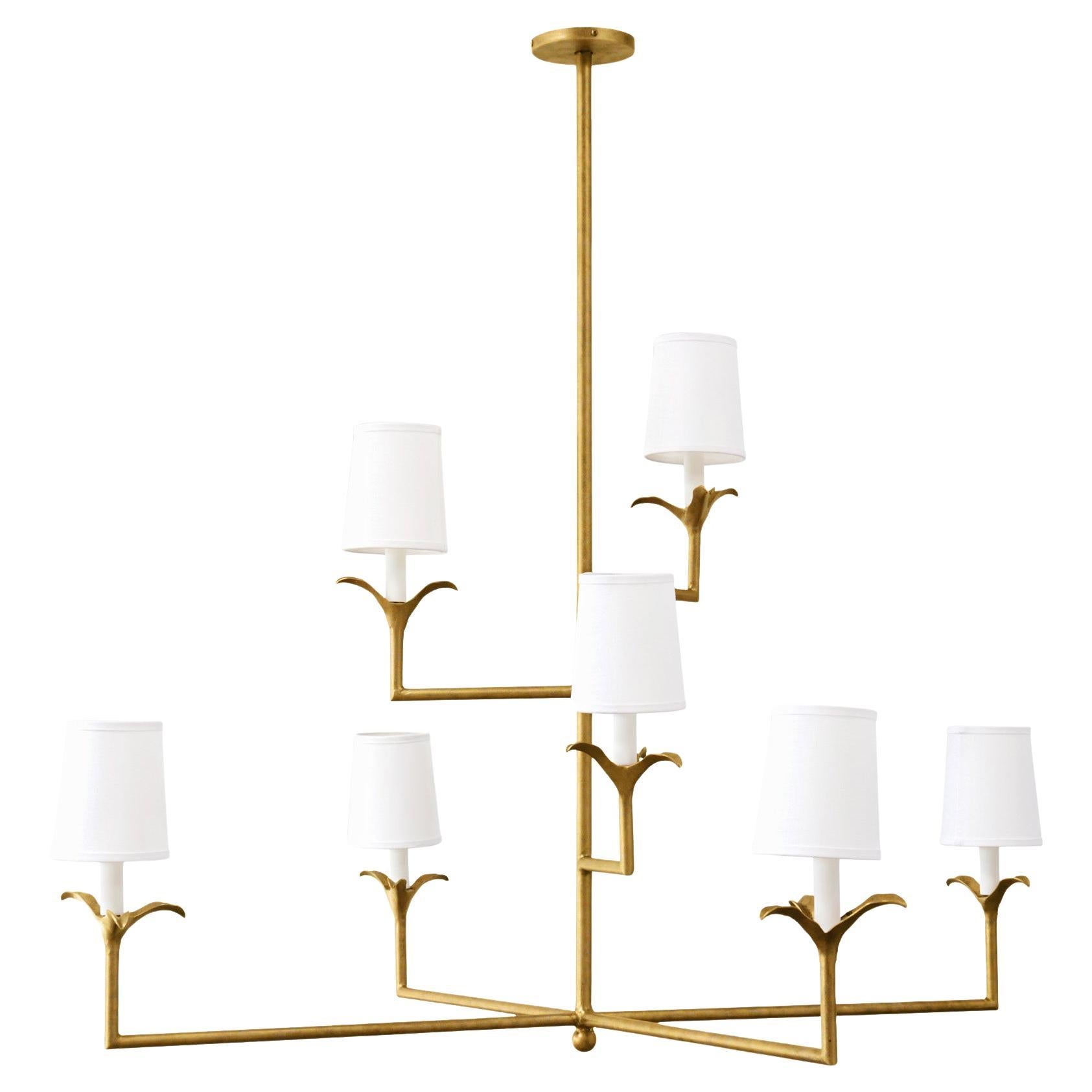 Lampadario con steli di giglio in oro brillante