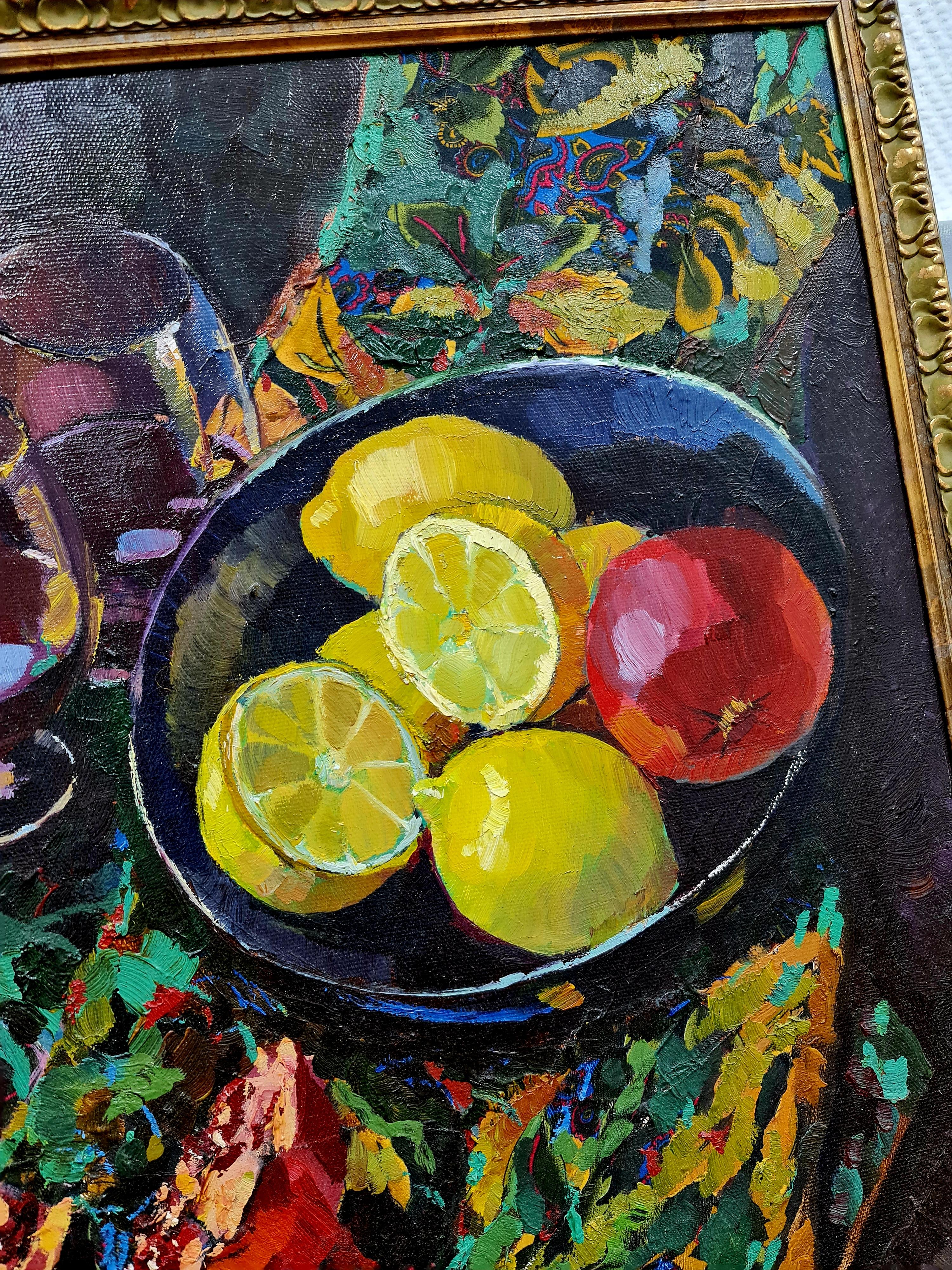 „Ein leuchtendes Stillleben mit Granatapfel und Zitronen.“ von Lilia Volskaya (Naturalismus), Painting, von Lilya Volskaya