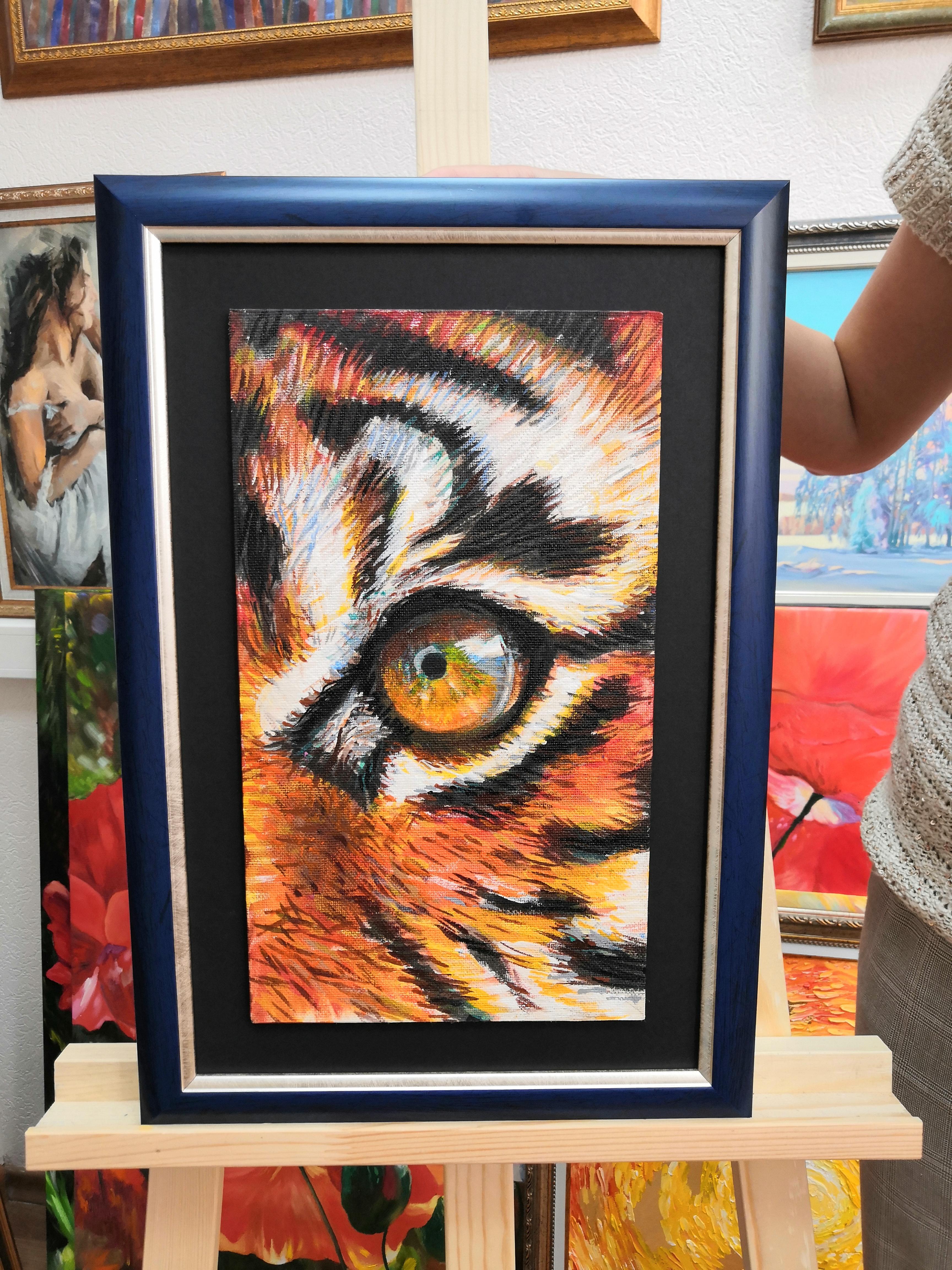 The paintings are drawn with acrylic on the hardboard (back side made of the double cardboard).

Acrylic paints are used to create the painting on canvas animals and ecology. A crucial objective for all of humanity. Birds, reptiles, and rare species