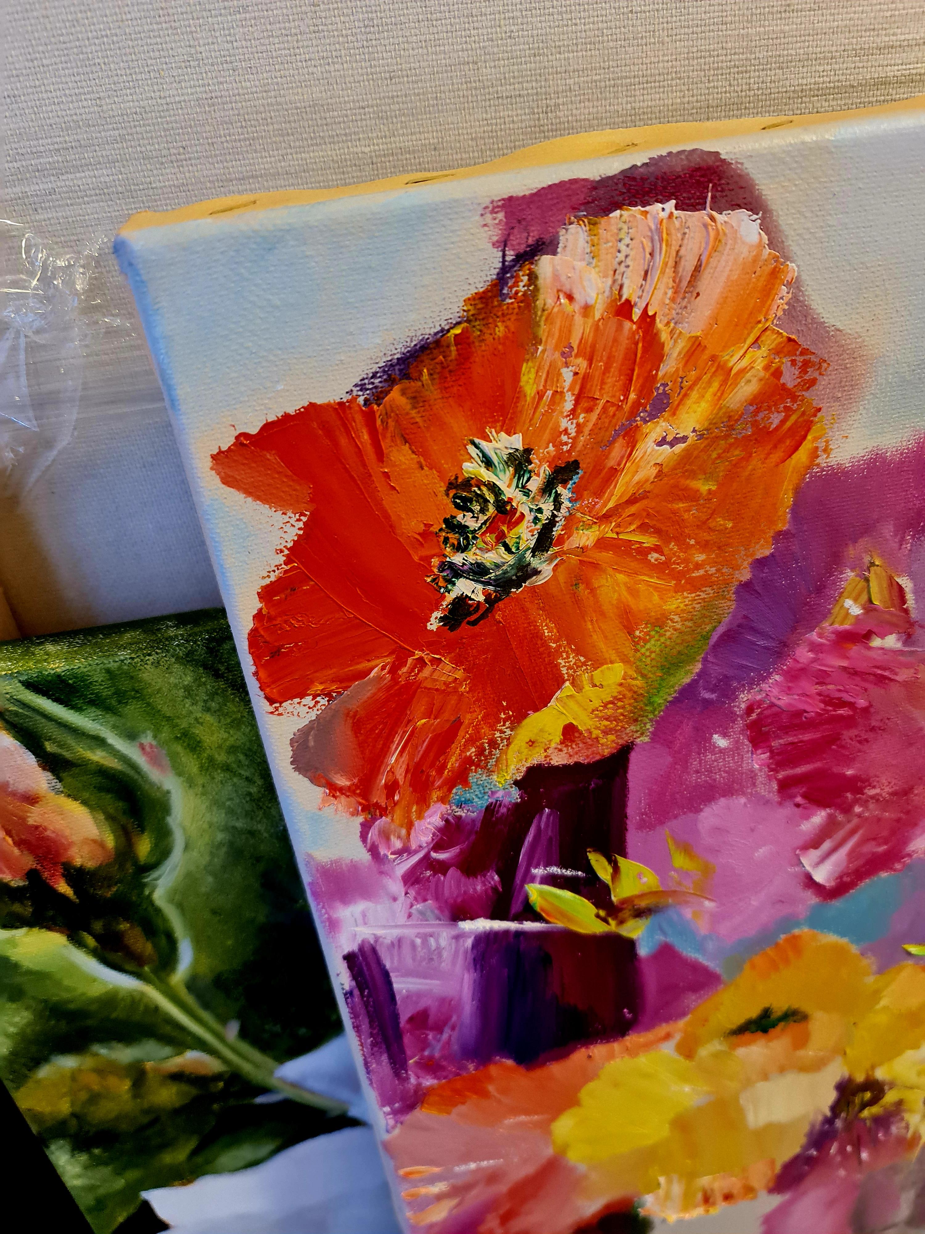 „Farbdestillation“. abstraktes Blumenstillleben der Volsky-Lilie. im Angebot 3