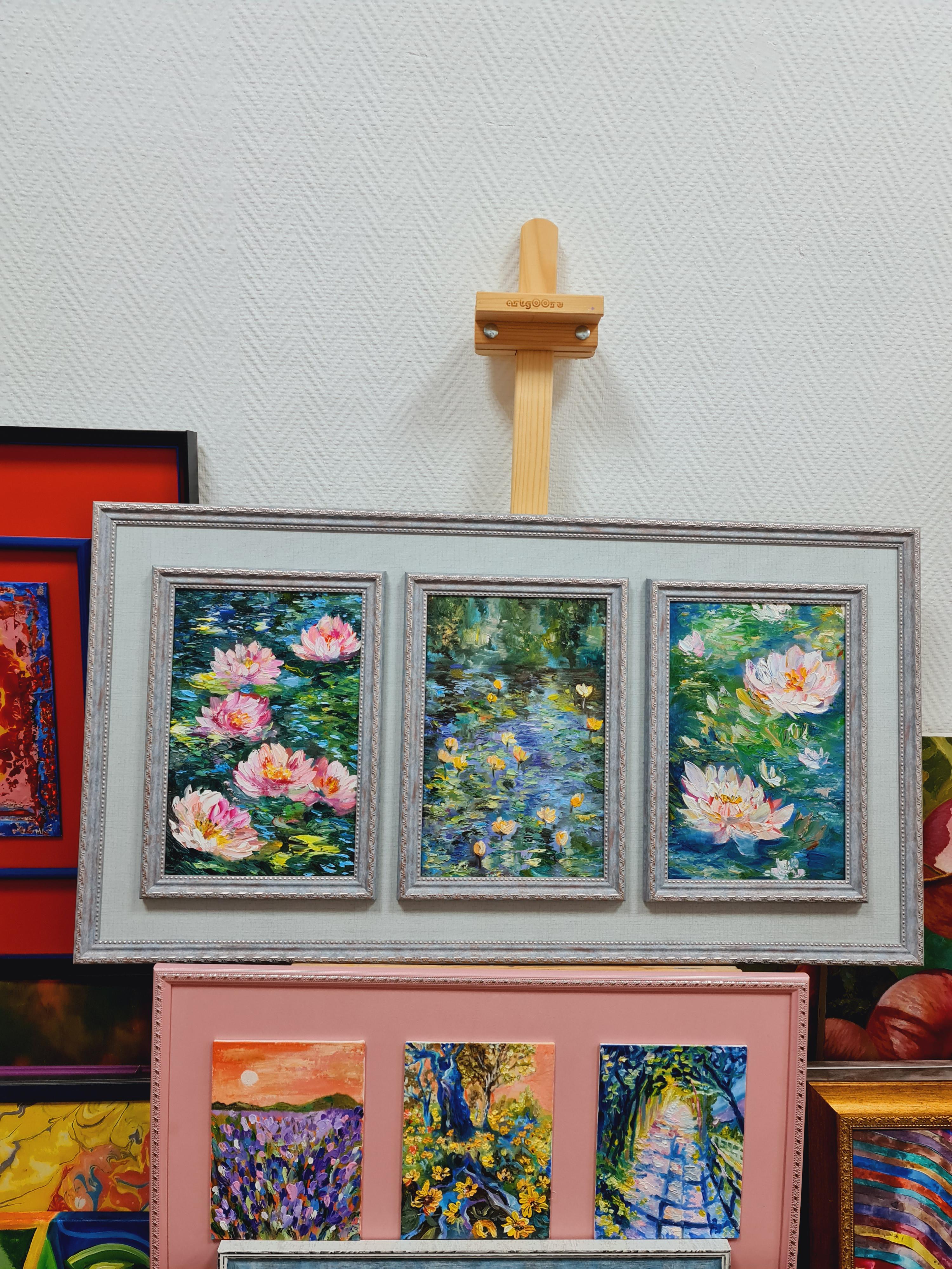 Gigli e ninfee. Un laghetto ombreggiato. Un trittico in stile Monet. 5