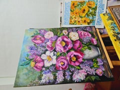 «Amapolas y lilas» son bodegones de flores de verano de Liliya Volskaya.