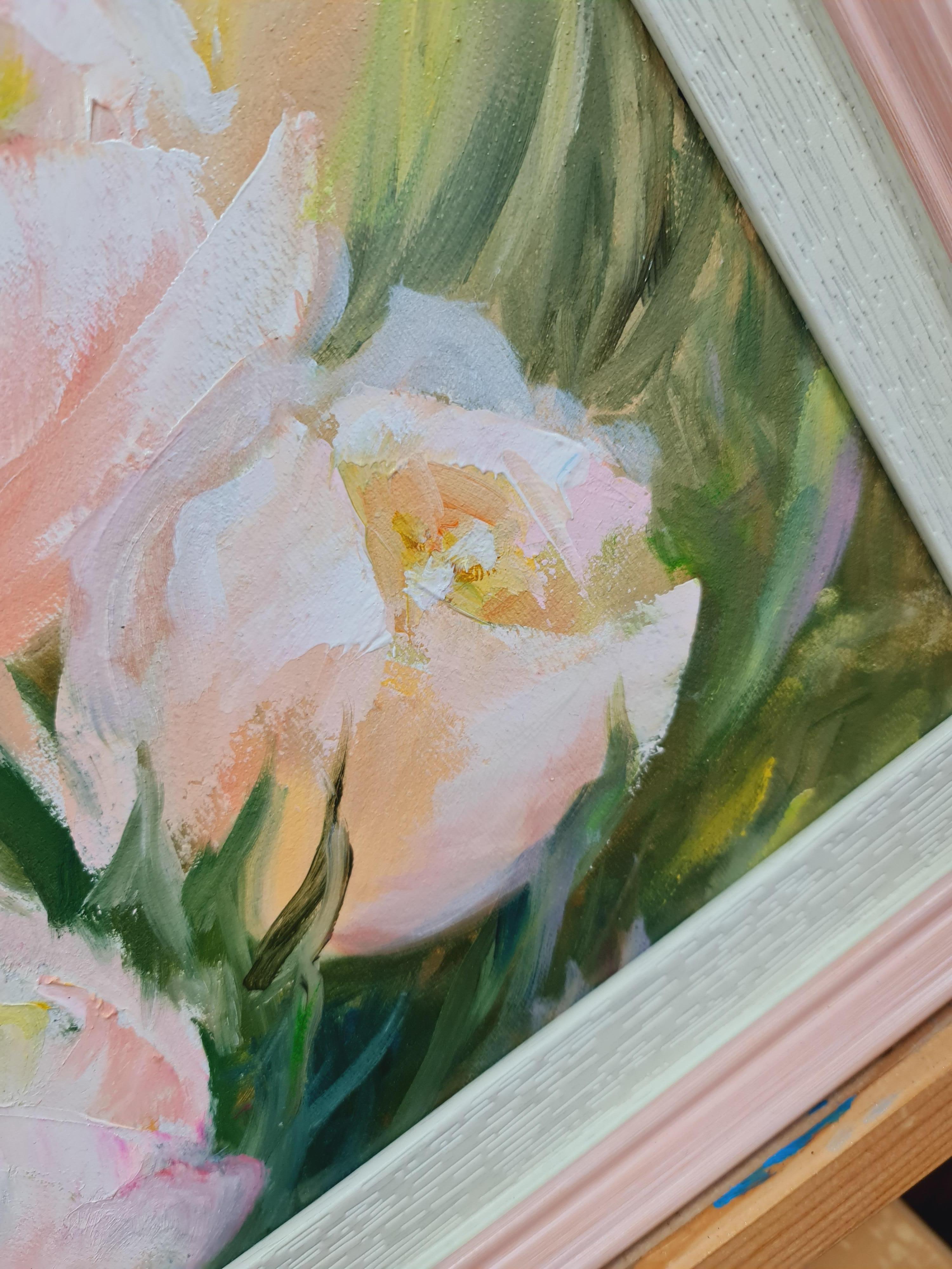 Tulipanes blancos sobre fondo rosa. Mañana, primavera en venta 3