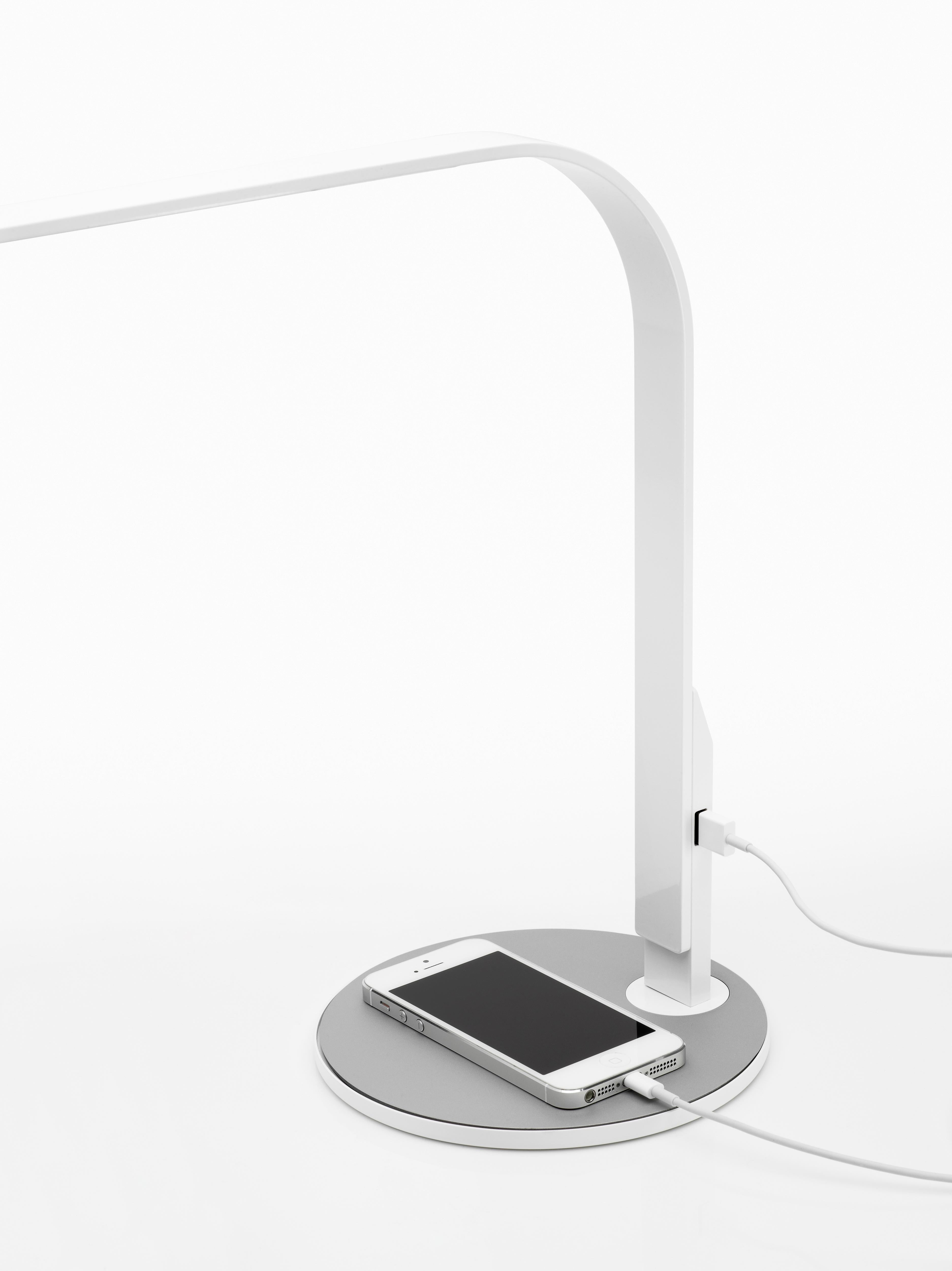 Lim360 Tischlampe in Weiß und Nussbaum von Pablo Designs (Moderne) im Angebot