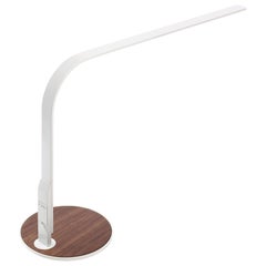 Lampe de bureau Lim360 en blanc et noyer par Pablo Designs