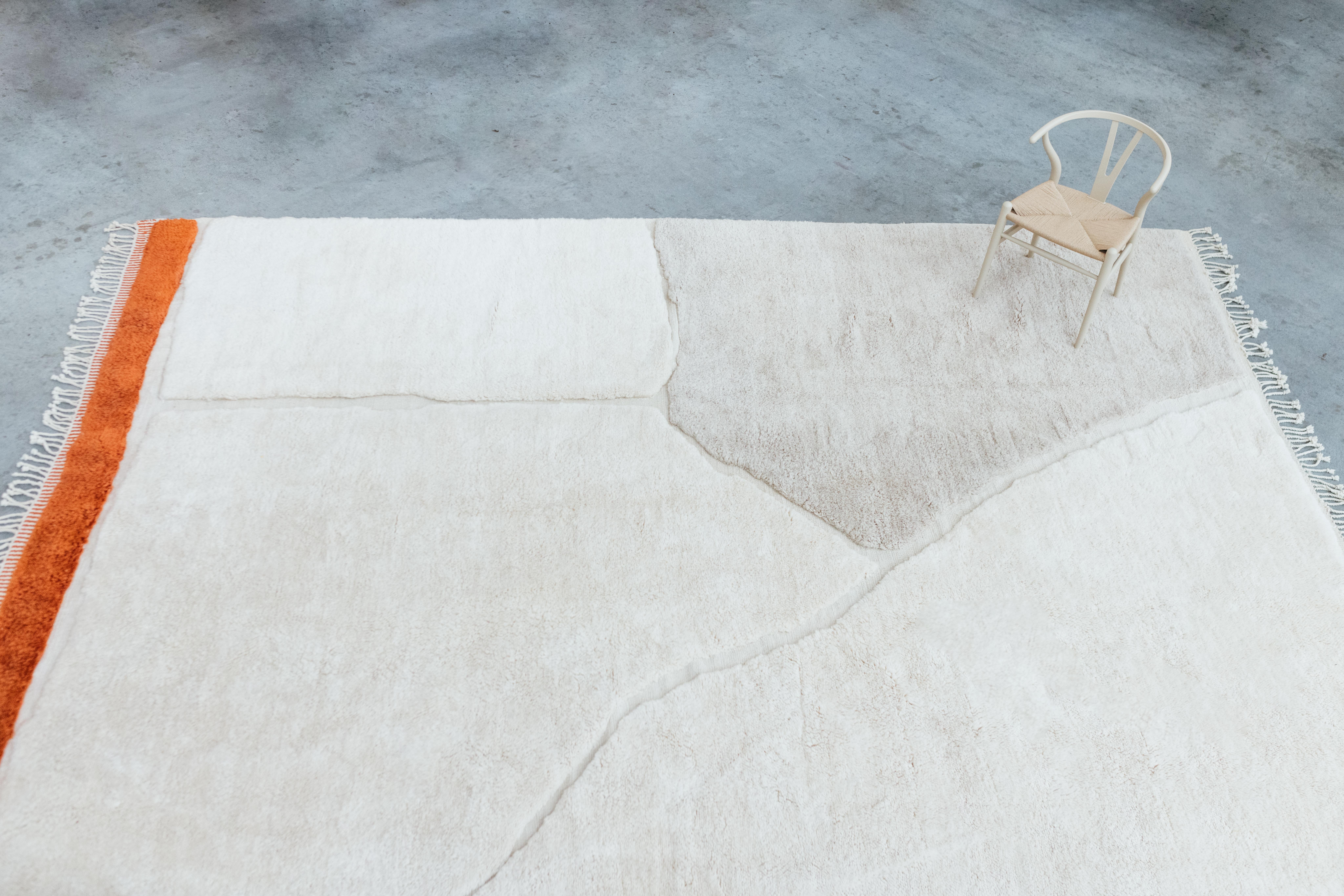 Lima Tappeto personalizzato in lana berbera Moderno tessuto a mano Grande Minimalista Contemporaneo In condizioni Nuovo in vendita a Hammamet, MA