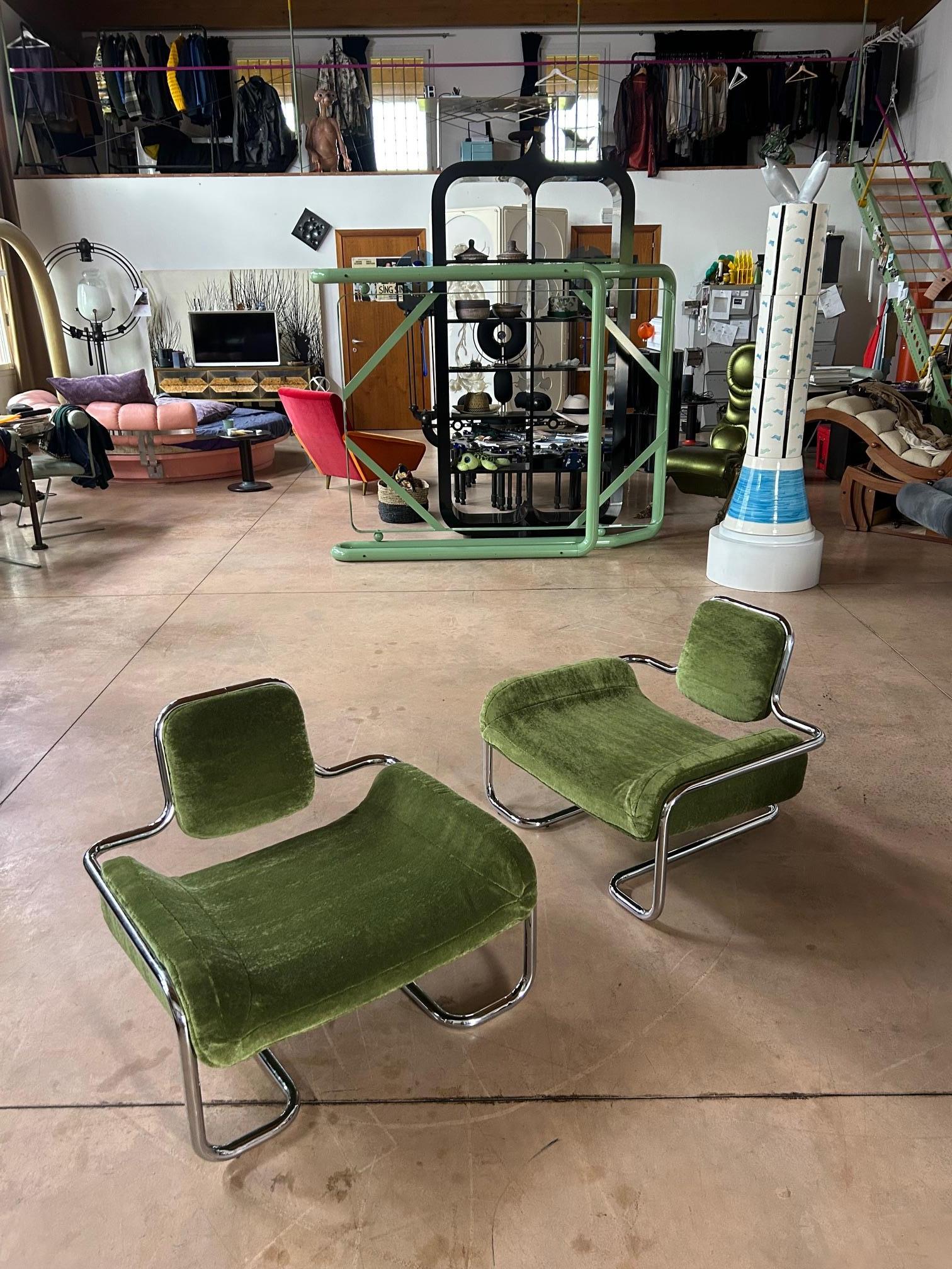 Lemon Sole lounge chairs by chinese designer Kwok Hoï Chan, created in 1969 and produced by Steiner until the end of the 1970s.
Chromed steel tube frame, plastic feet, 