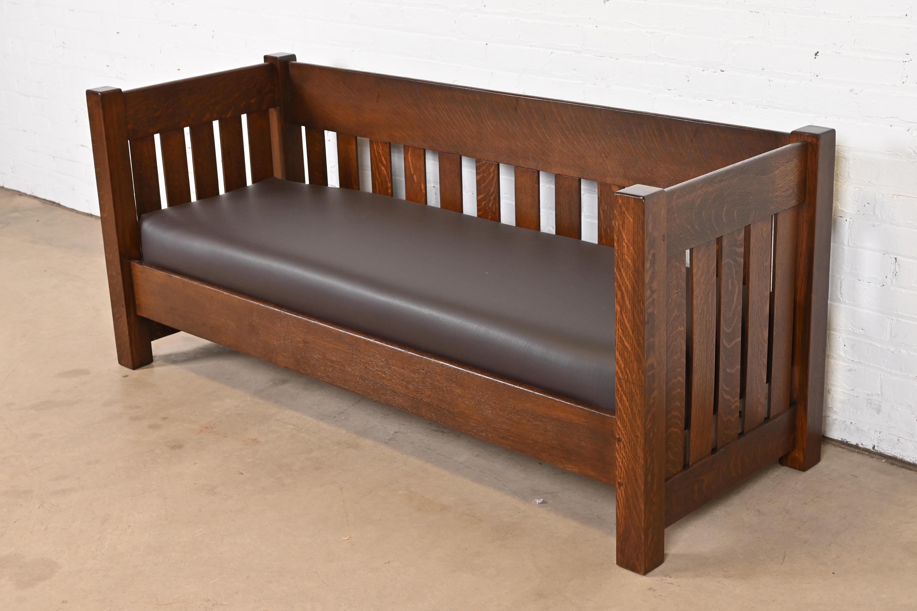 Limbert Antique Mission Oak Arts and Crafts Settle Sofa, Newly Restored In Good Condition In South Bend, IN