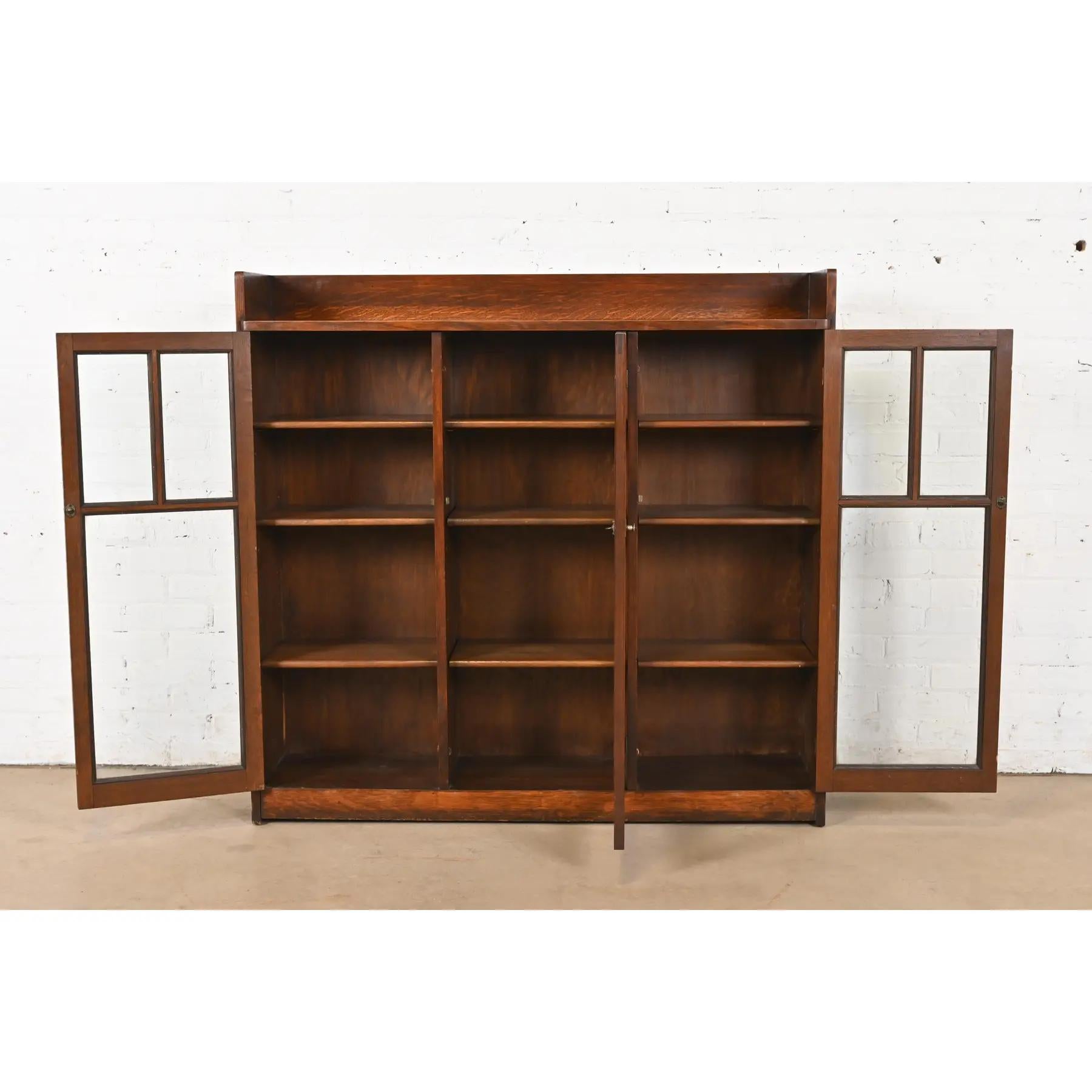 Rame Mobile libreria triplo in quercia Mission Arts & Crafts di Limbert, CIRCA 1900 in vendita