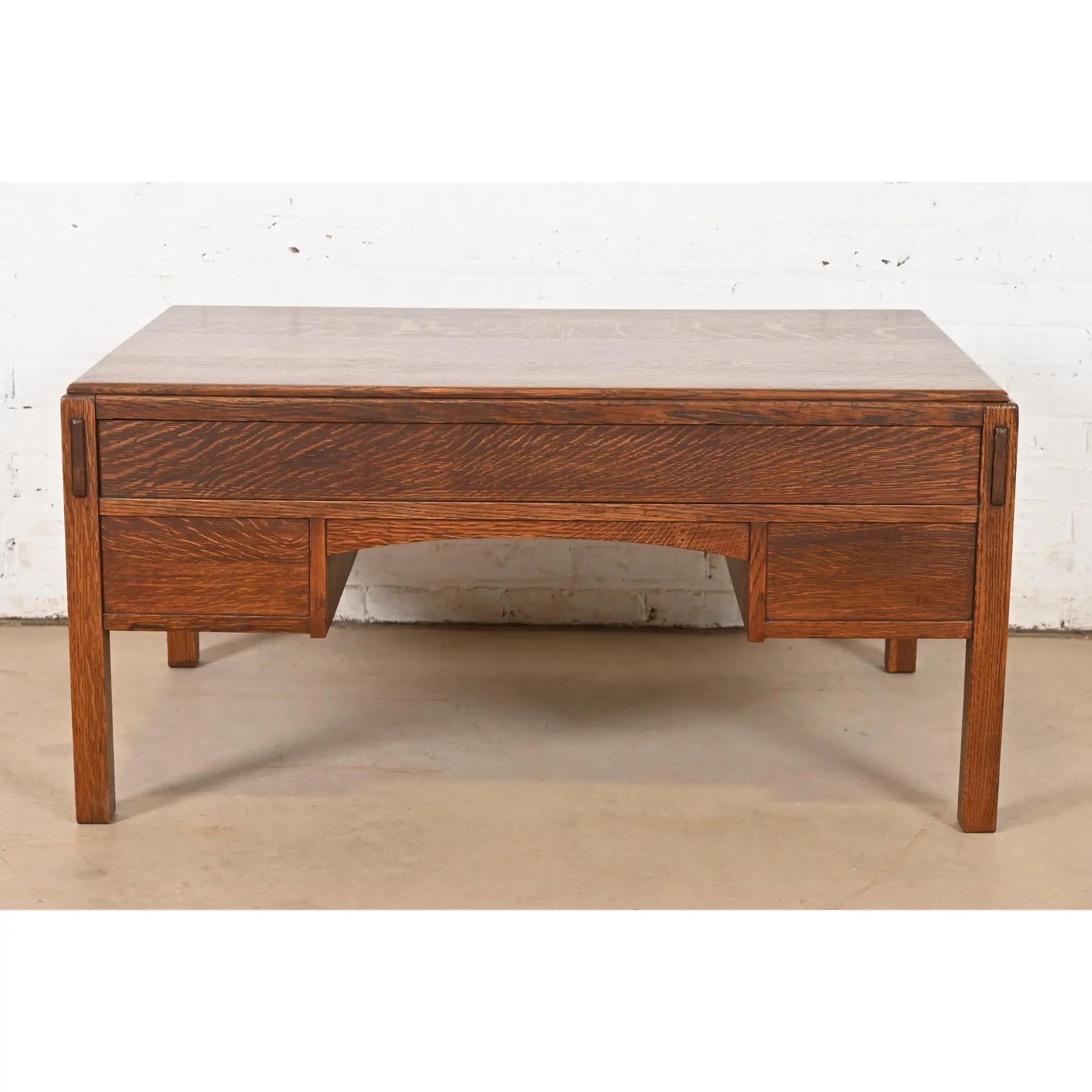 Table basse Mission en chêne Arts & Crafts Limbert, vers 1900 en vente 5