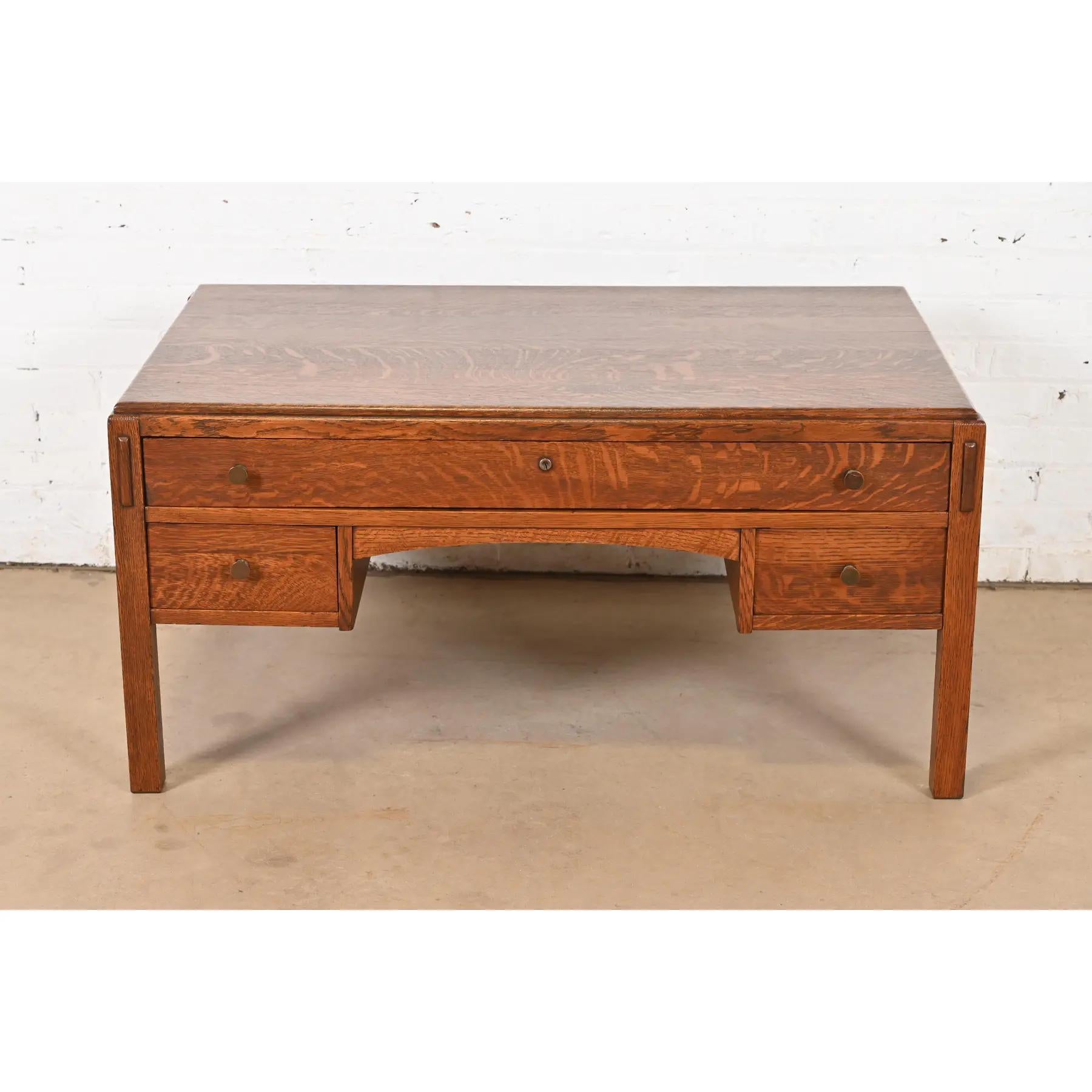 Américain Table basse Mission en chêne Arts & Crafts Limbert, vers 1900 en vente