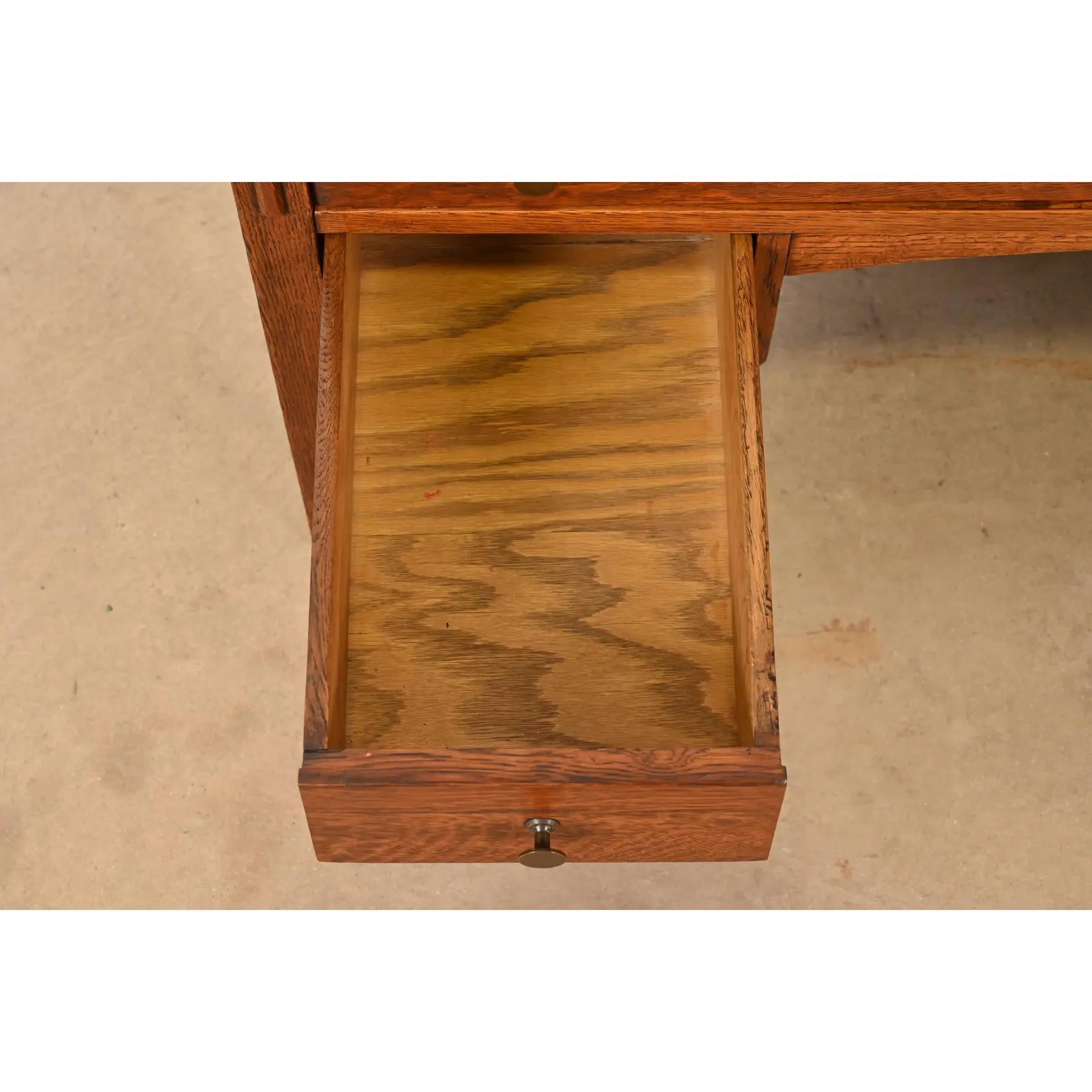Cuivre Table basse Mission en chêne Arts & Crafts Limbert, vers 1900 en vente