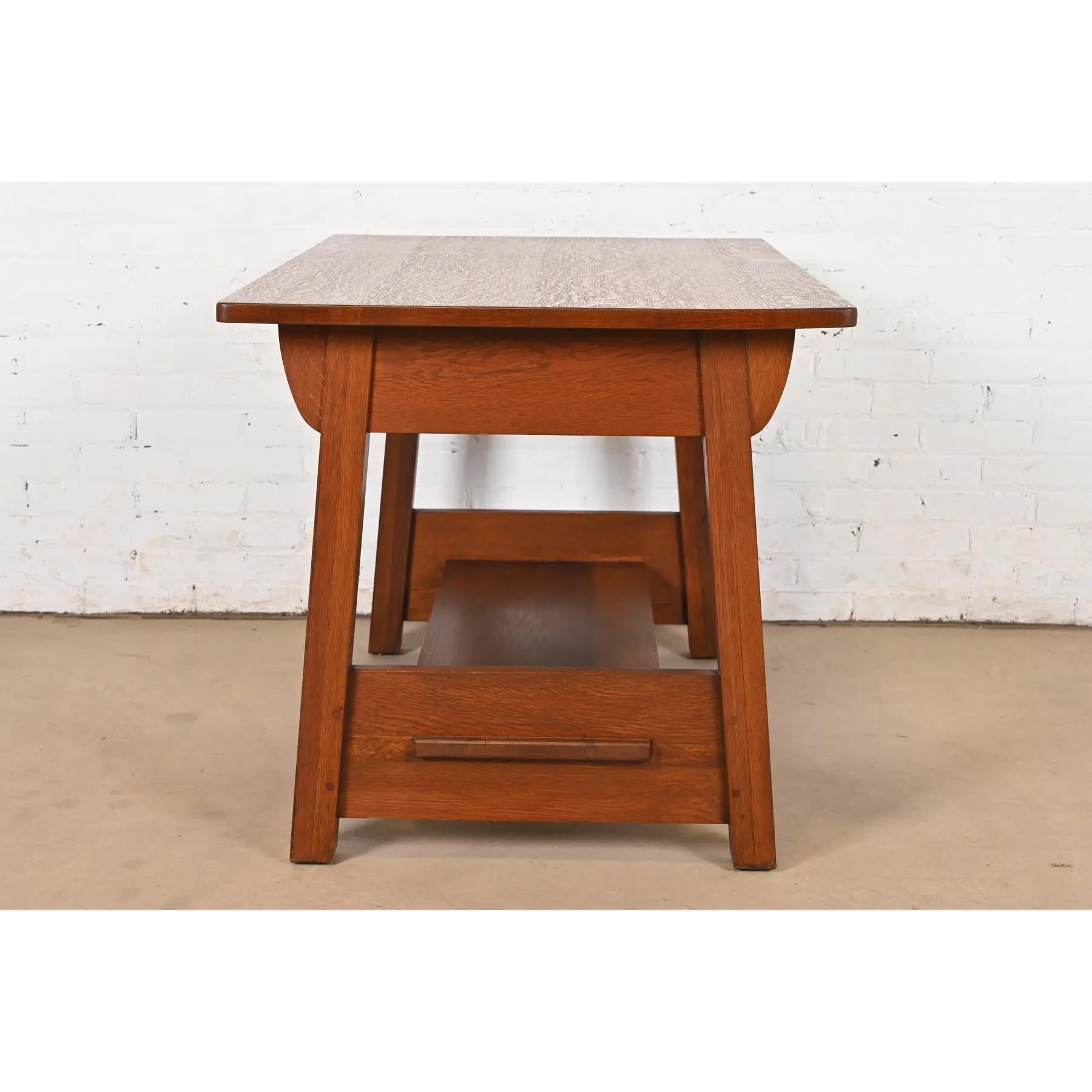 Limbert Antique Mission Oak Arts & Crafts Desk or Library Table, Circa 1910 For Sale 6