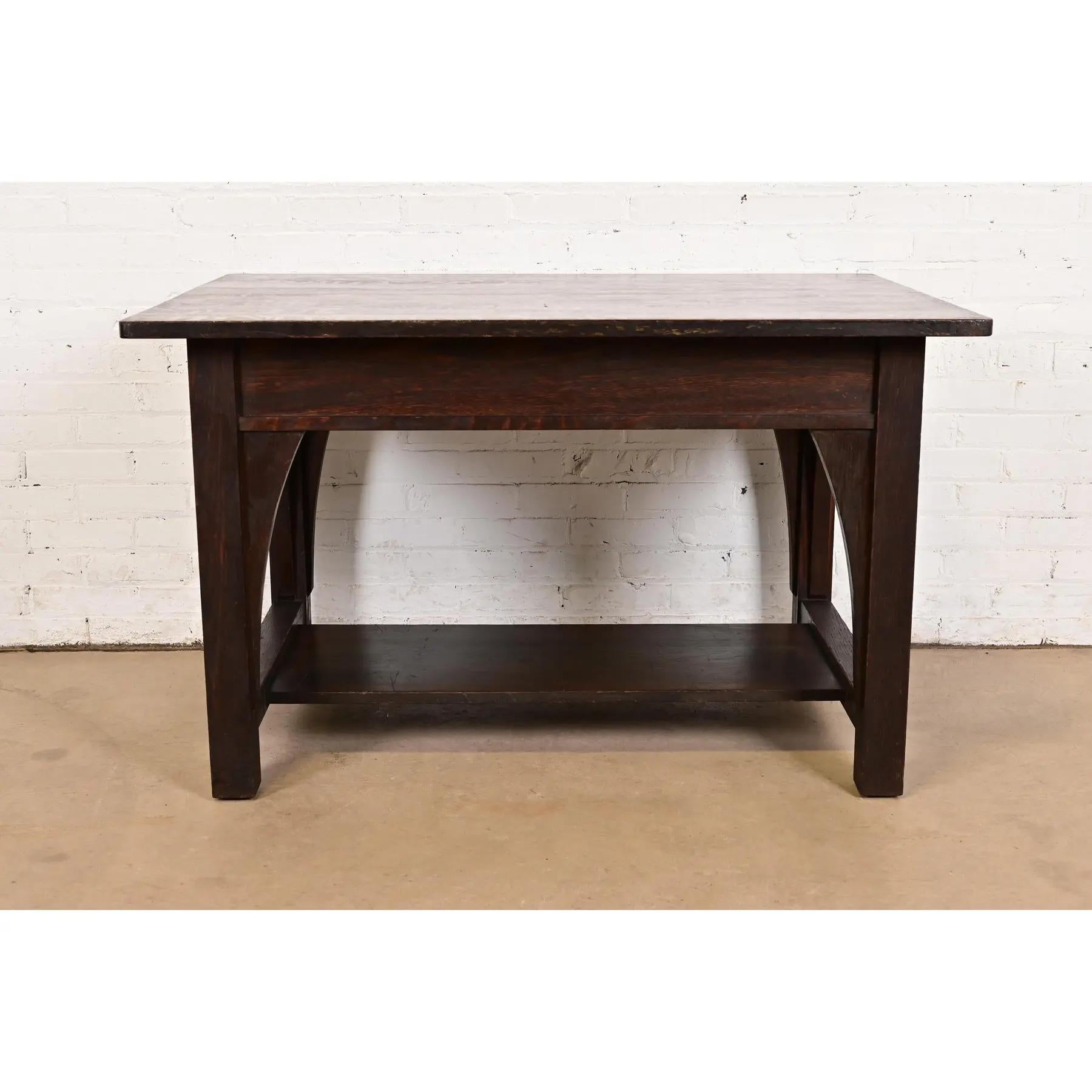 Limbert Antique Mission Oak Arts & Crafts Desk or Library Table, Circa 1910 For Sale 5