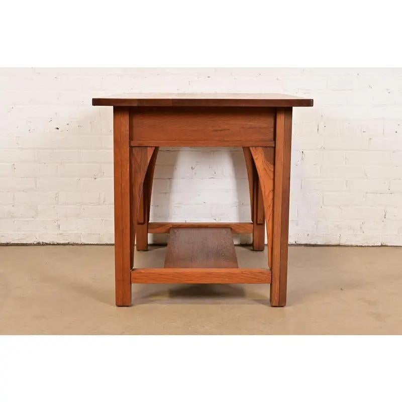 Limbert Antique Mission Oak Arts & Crafts Desk or Library Table, Circa 1910 For Sale 6