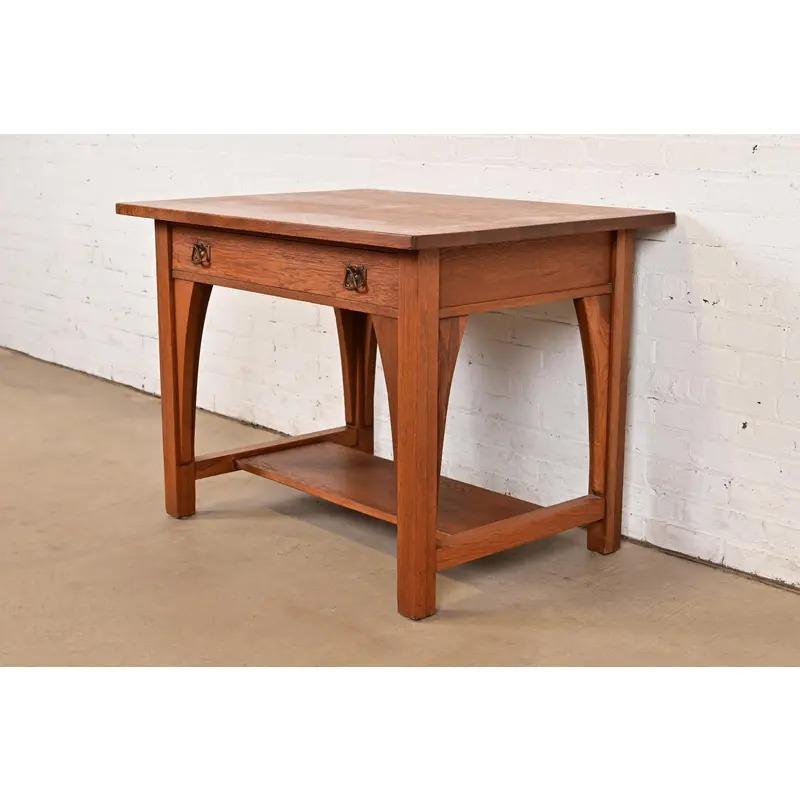 An exceptional antique Mission or Arts & Crafts period library table or writing desk

By Charles P. Limbert Co.

USA, Circa 1910

Quarter sawn oak, with original copper hardware.

Measures: 40