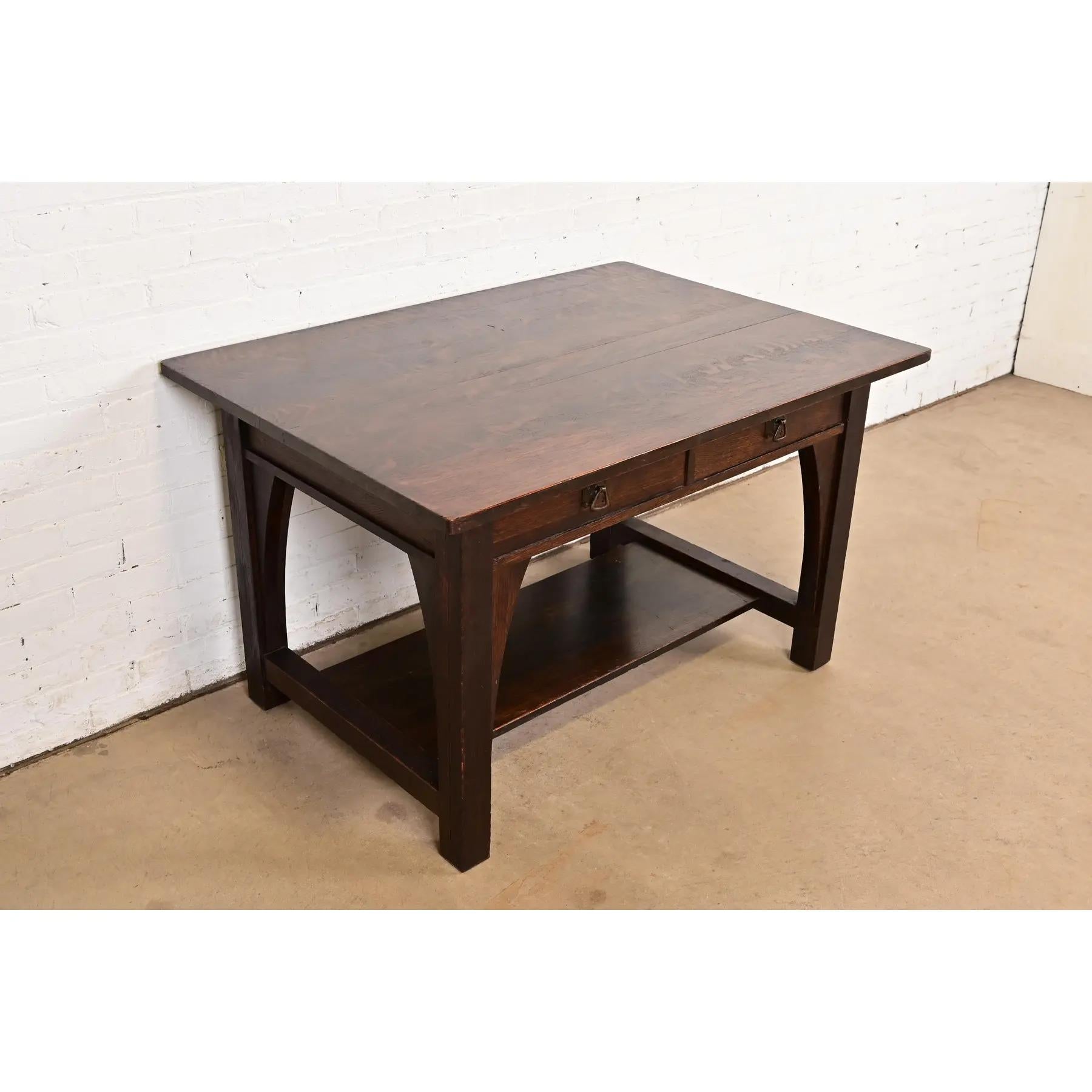 Limbert Antique Mission Oak Arts & Crafts Desk or Library Table, Circa 1910 In Good Condition For Sale In South Bend, IN