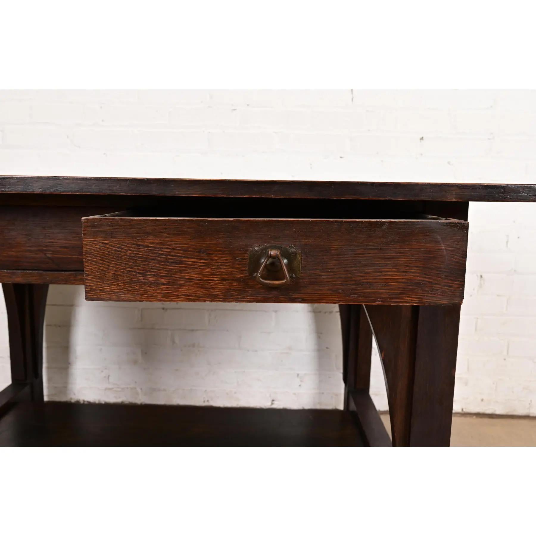 Limbert Antique Mission Oak Arts & Crafts Desk or Library Table, Circa 1910 For Sale 1