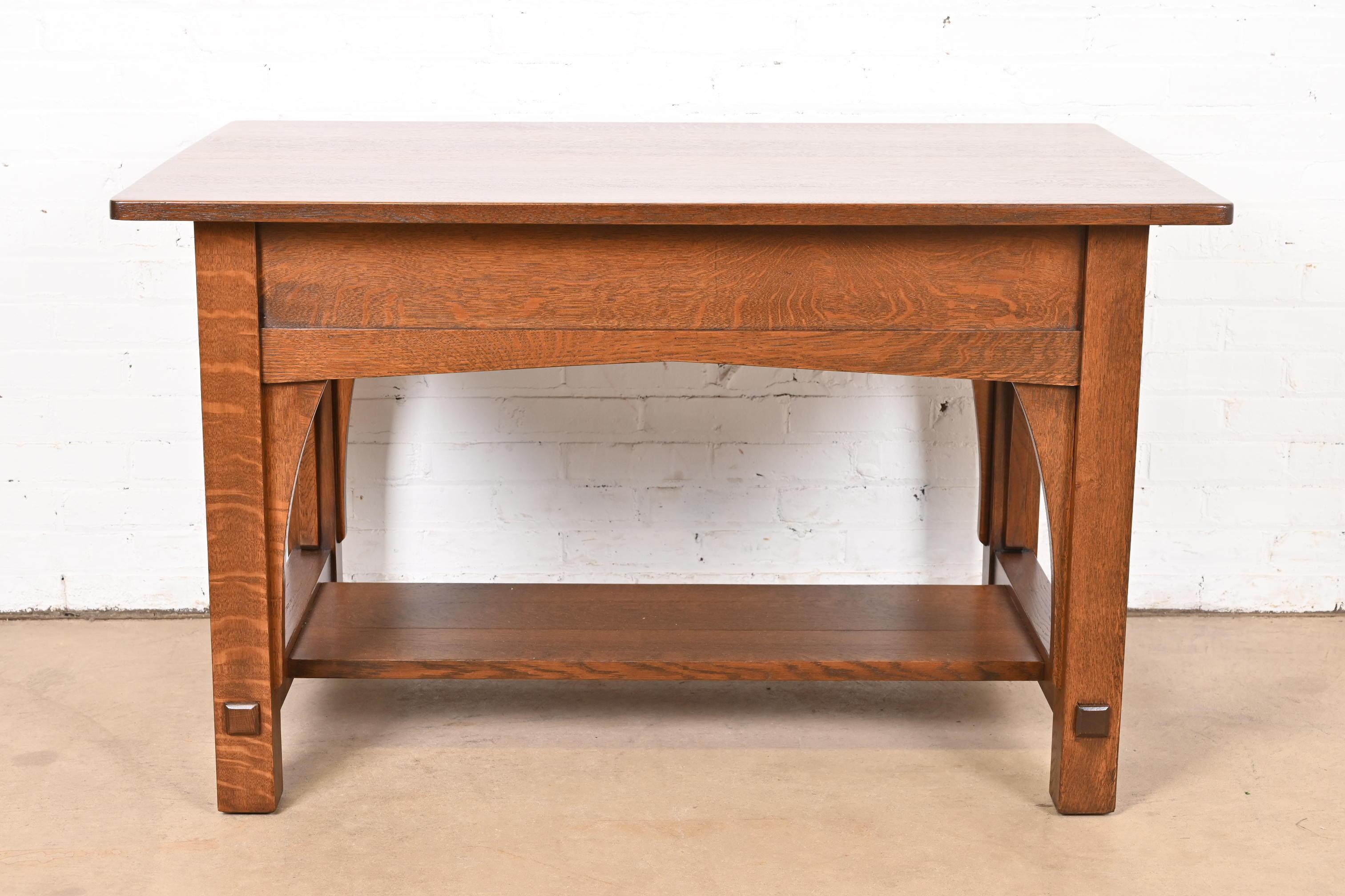Escritorio o mesa de biblioteca Limbert Antique Mission Oak Arts & Crafts, repintado en venta 4