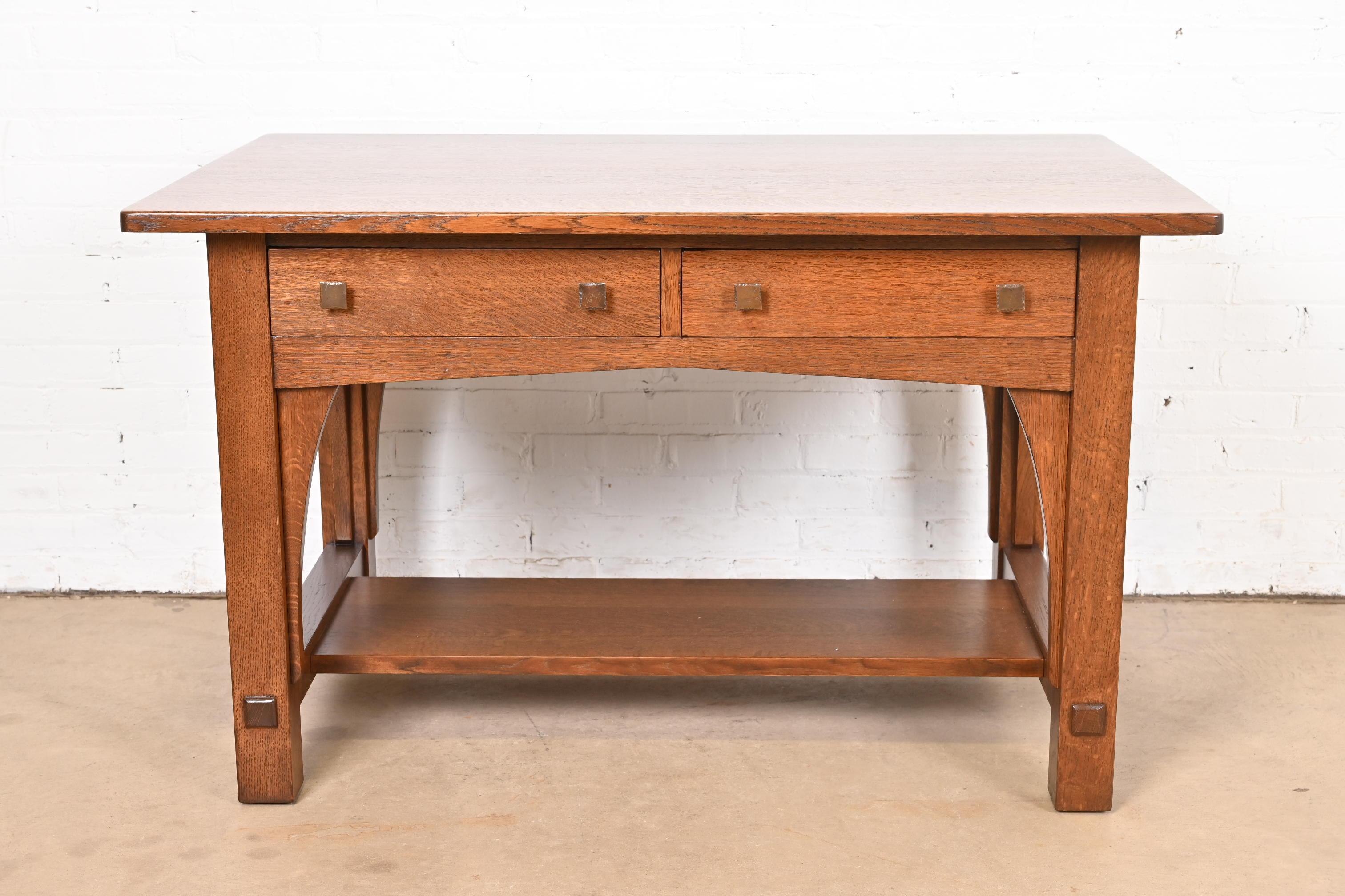 Escritorio o mesa de biblioteca Limbert Antique Mission Oak Arts & Crafts, repintado Estadounidense en venta