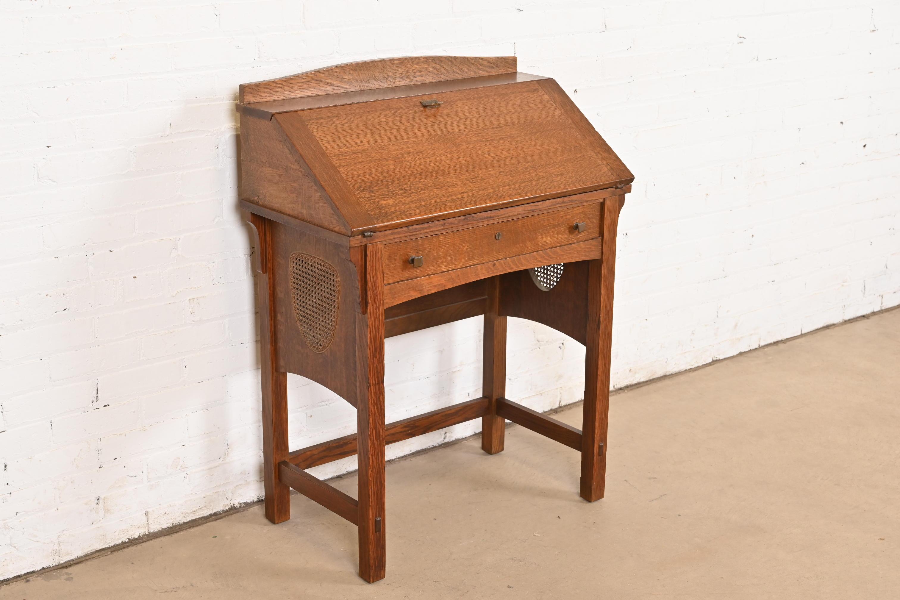 Scrivania a ribalta in quercia Mission Arts & Crafts di Limbert, CIRCA 1900 In condizioni buone in vendita a South Bend, IN