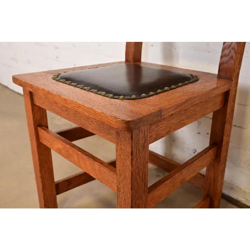 Sedie da pranzo con schienale a scaletta in Oak Mission Arts & Crafts di Limbert, set di quattro persone in vendita 1