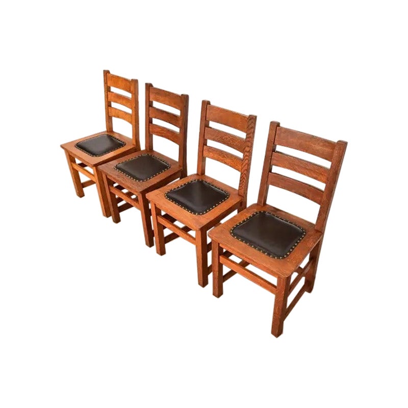 Sedie da pranzo con schienale a scaletta in Oak Mission Arts
Crafts di Limbert, set di quattro persone