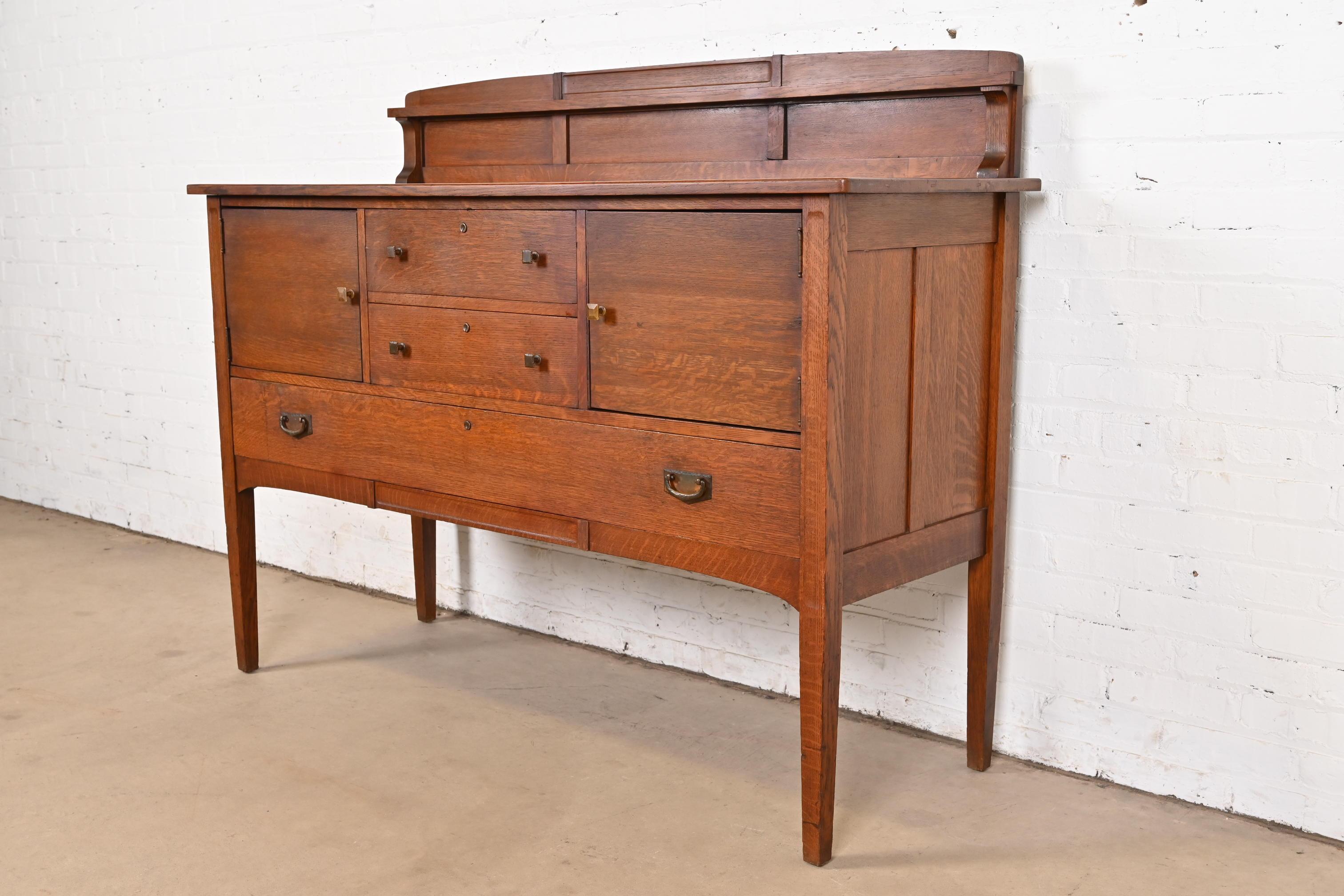 Limbert Aparador antiguo Mission Arts & Crafts de roble Aparador o mueble bar Estadounidense en venta