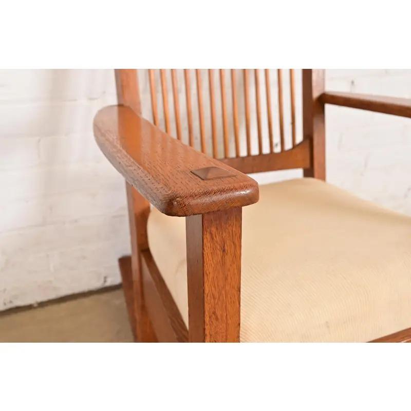 Chaise à bascule Limbert Antique Mission Oak Arts & Crafts Spindle Rocking Chair, Circa 1910 en vente 3