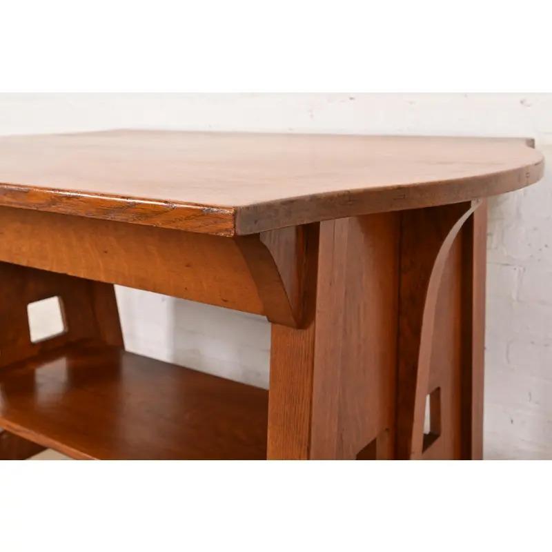 Limbert Antike Mission Arts & Crafts Eiche Schildkröte-Top Ausschnitt Schreibtisch, CIRCA 1910 im Angebot 1