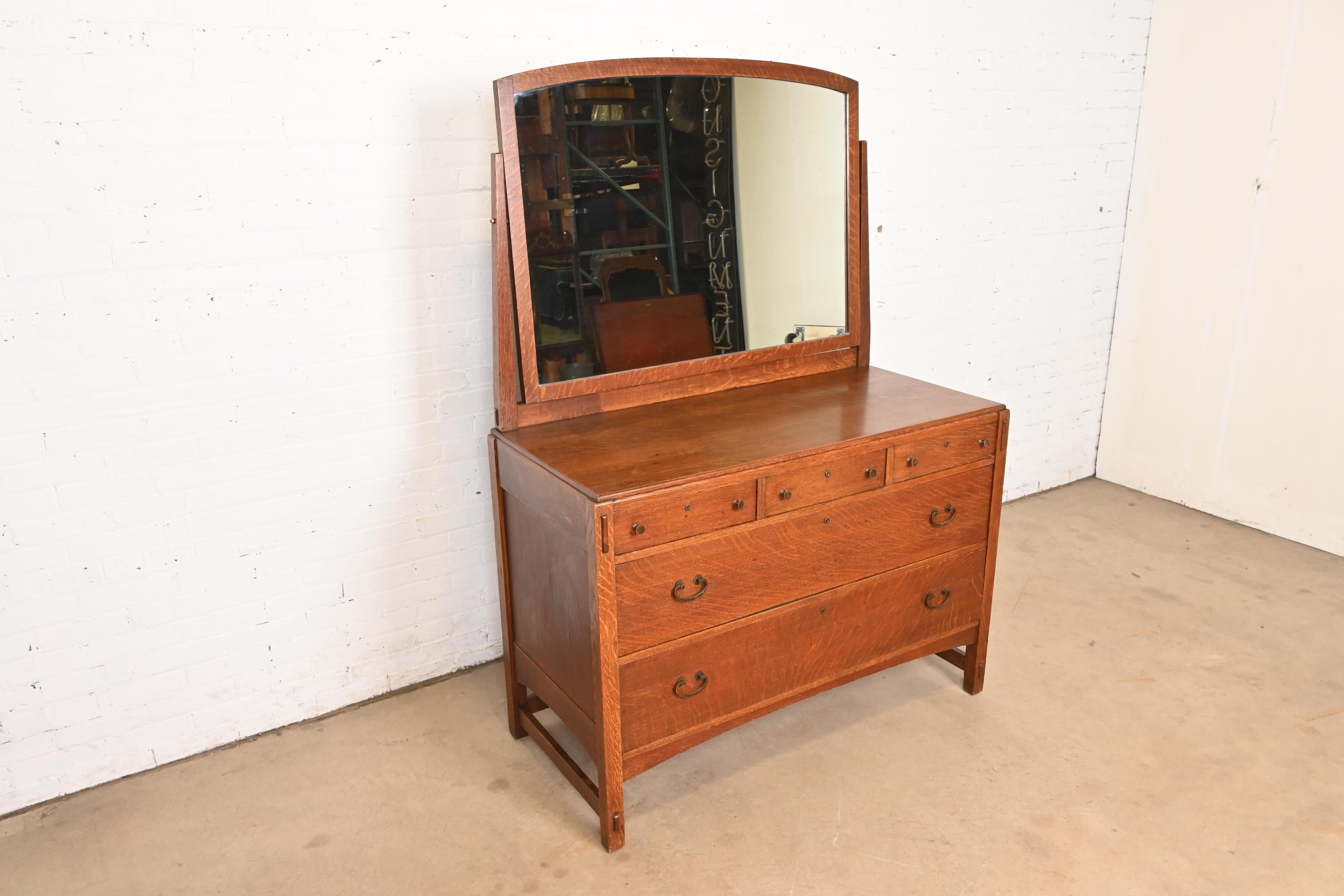 Limbert Antike Mission Eiche Arts & Crafts Eitelkeit Kommode mit Spiegel, Circa 1900 (amerikanisch) im Angebot