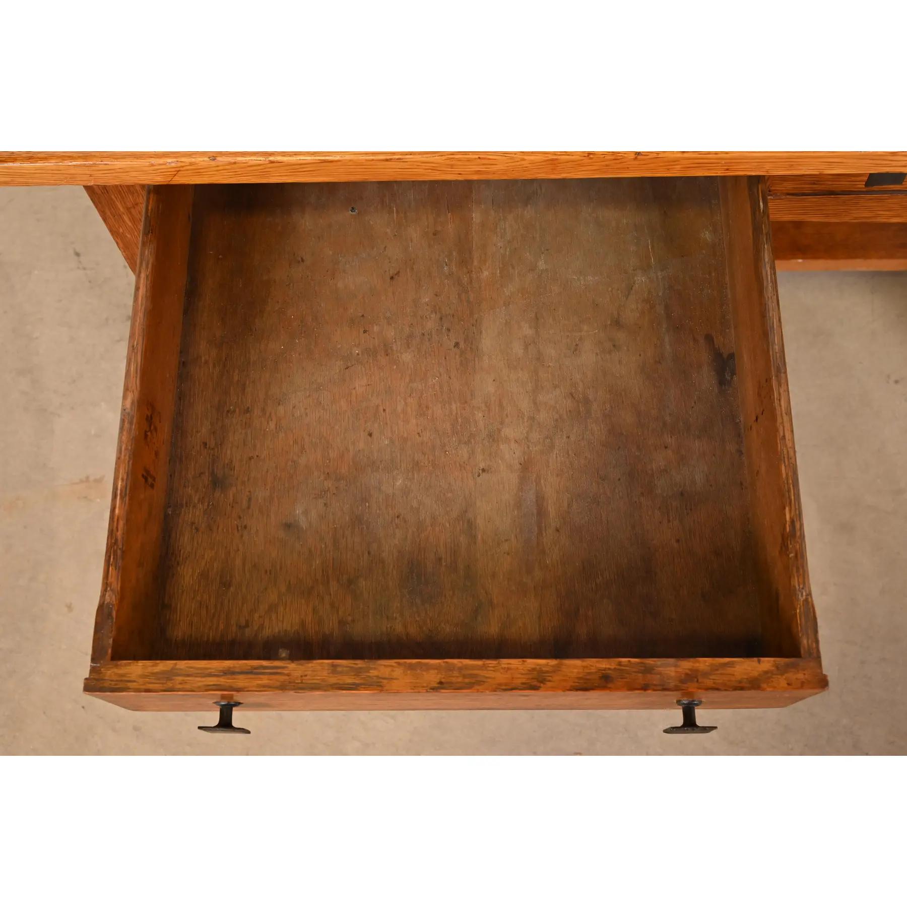 Escritorio o mesa de biblioteca Limbert Antique Mission Oak Arts & Crafts, 1910 Cobre en venta