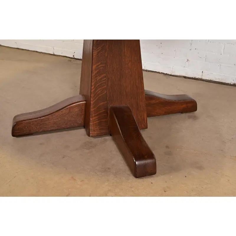 Chêne Limbert Table de salle à manger à rallonge en Oak Antiques Arts & Crafts, nouvellement repeinte en vente