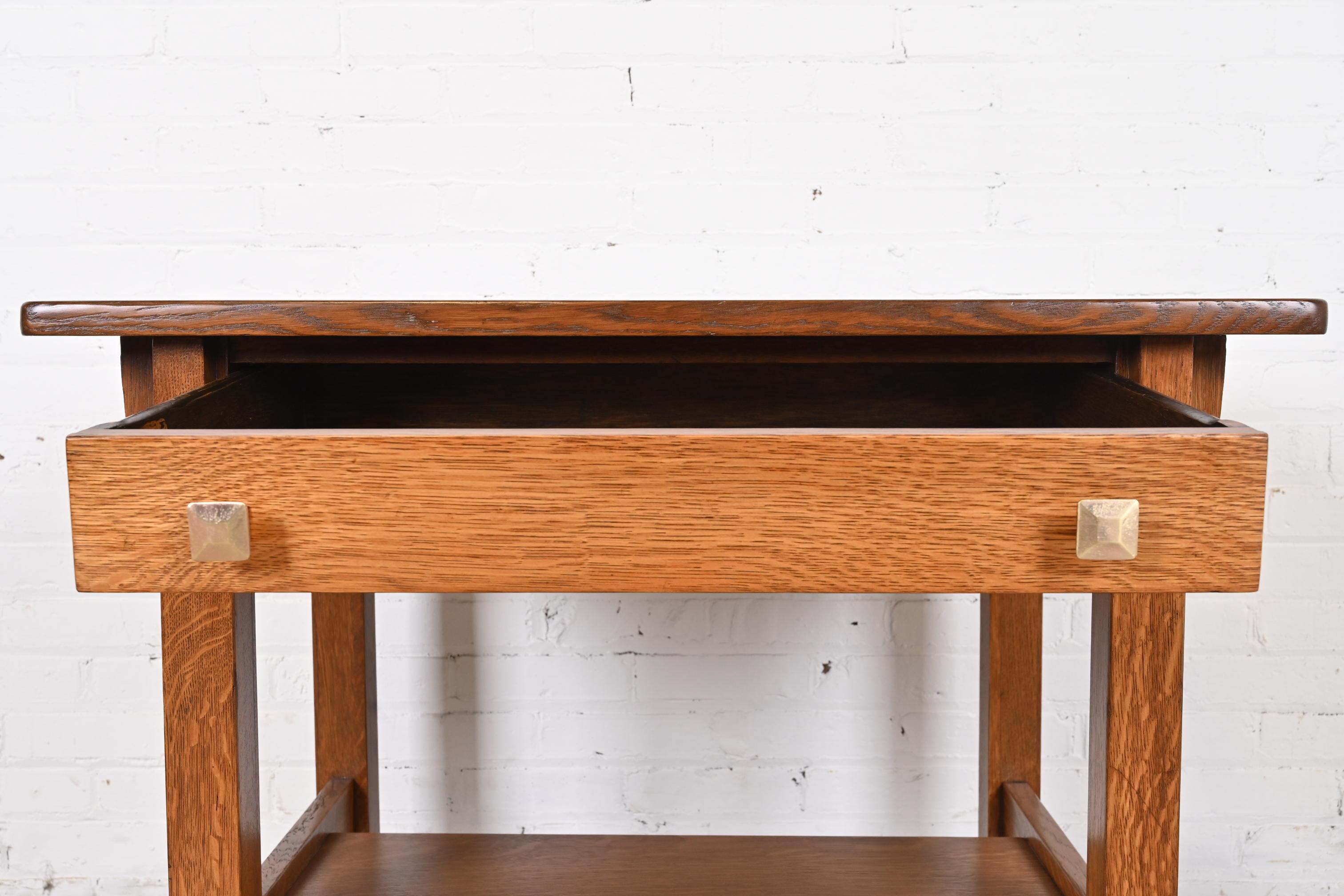 20ième siècle Table de bureau ou de bibliothèque en chêne Limbert Mission Arts & Crafts, nouvellement restaurée en vente