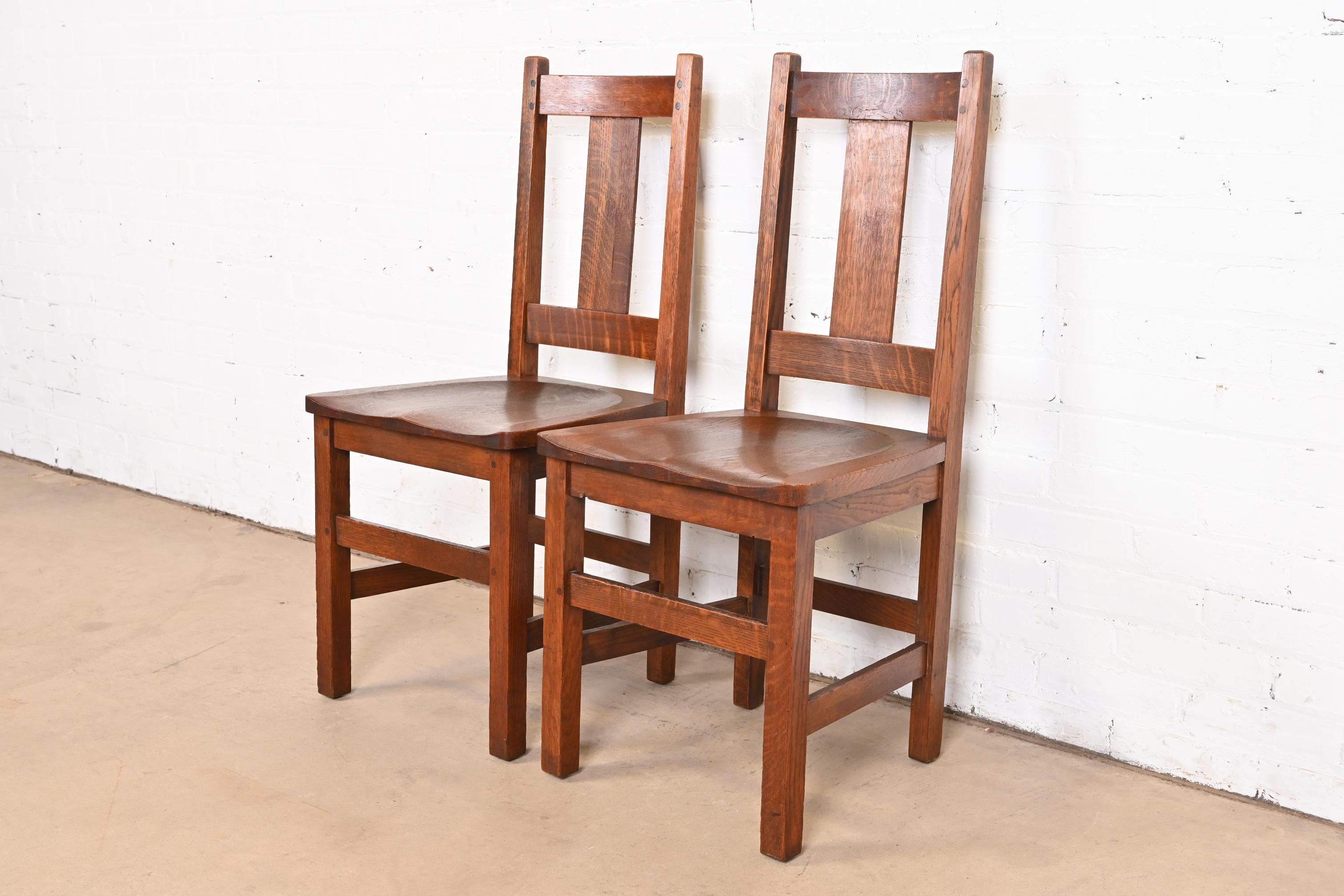 Américain Paire de chaises d'appoint de salle à manger Arts & Crafts Limbert Mission en chêne en vente