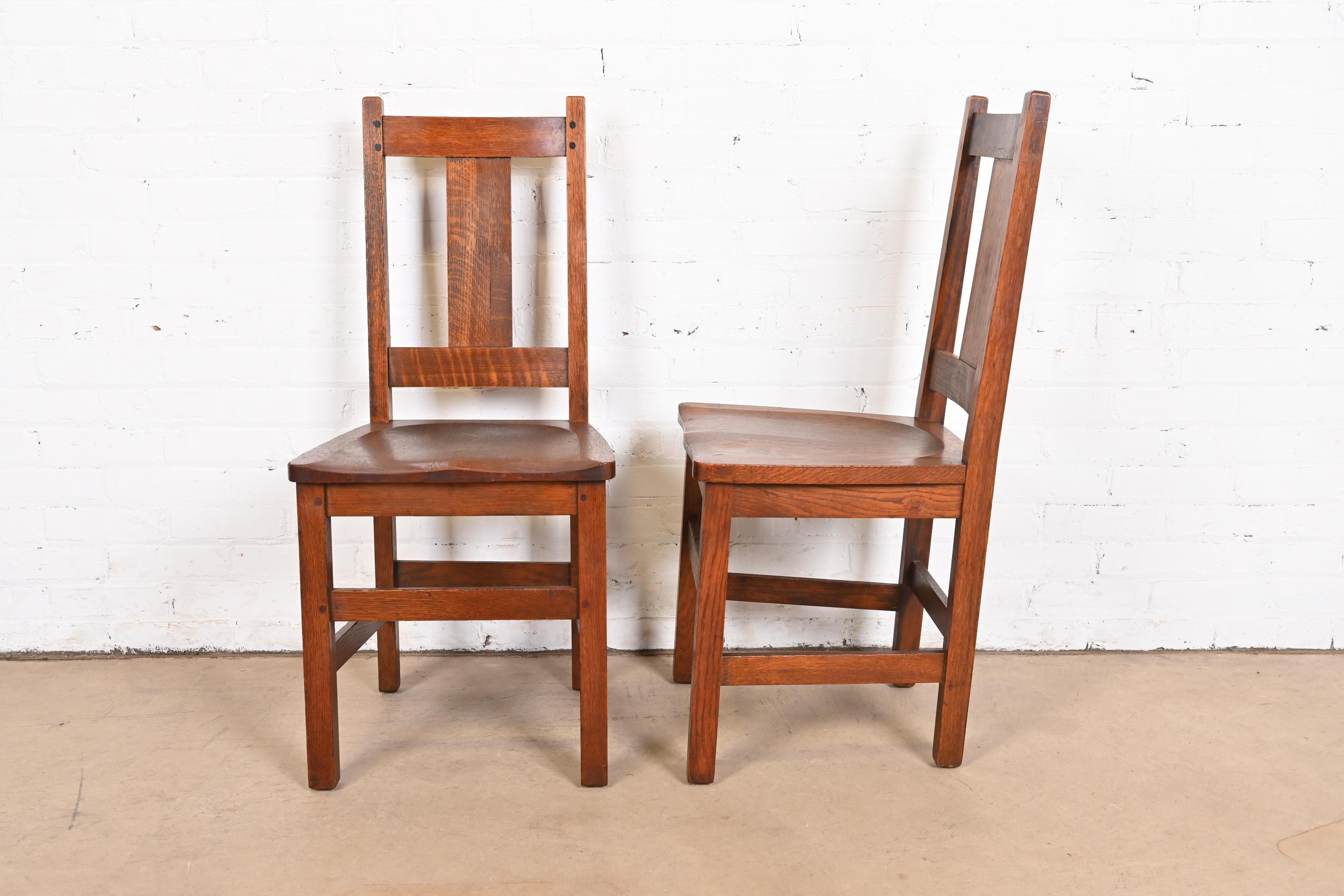 Paire de chaises d'appoint de salle à manger Arts & Crafts Limbert Mission en chêne en vente 1