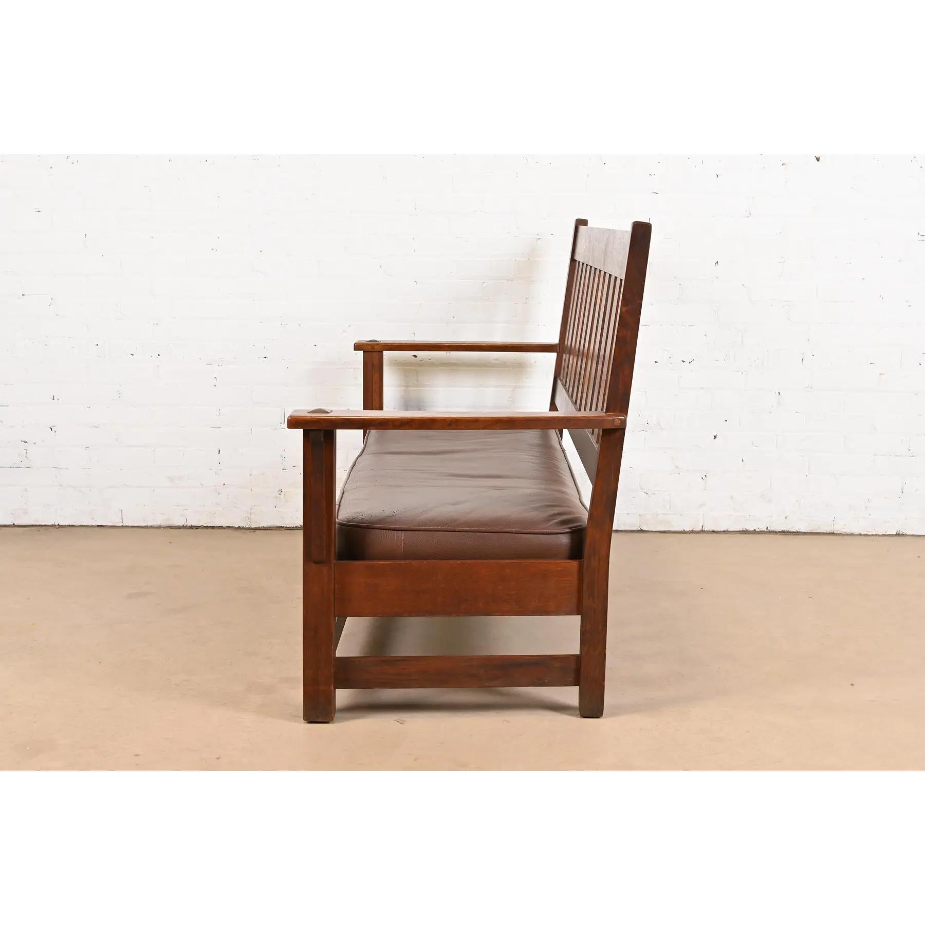 Divano o poltrona a bracci aperti in Oak Mission Arts & Crafts, CIRCA 1900 in vendita 3