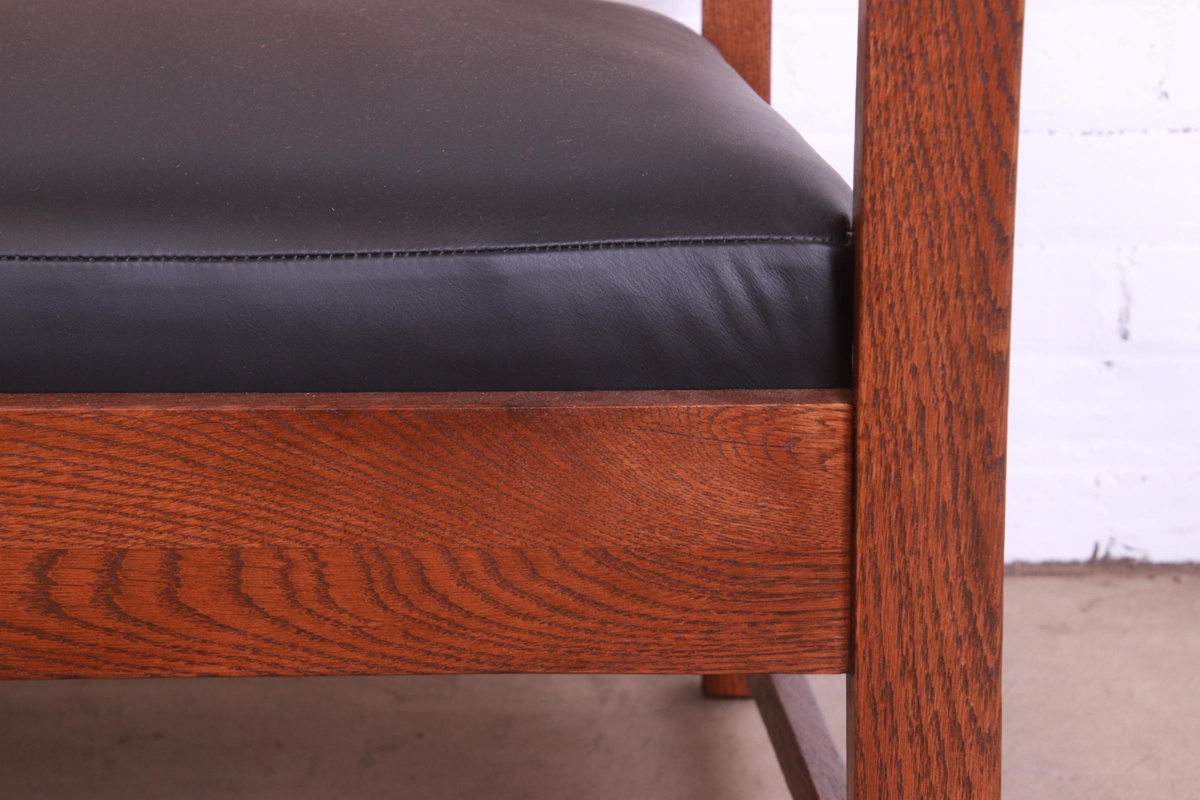 Canapé ou sofa à accoudoirs Limbert Mission Oak Arts & Craft, entièrement restauré en vente 4