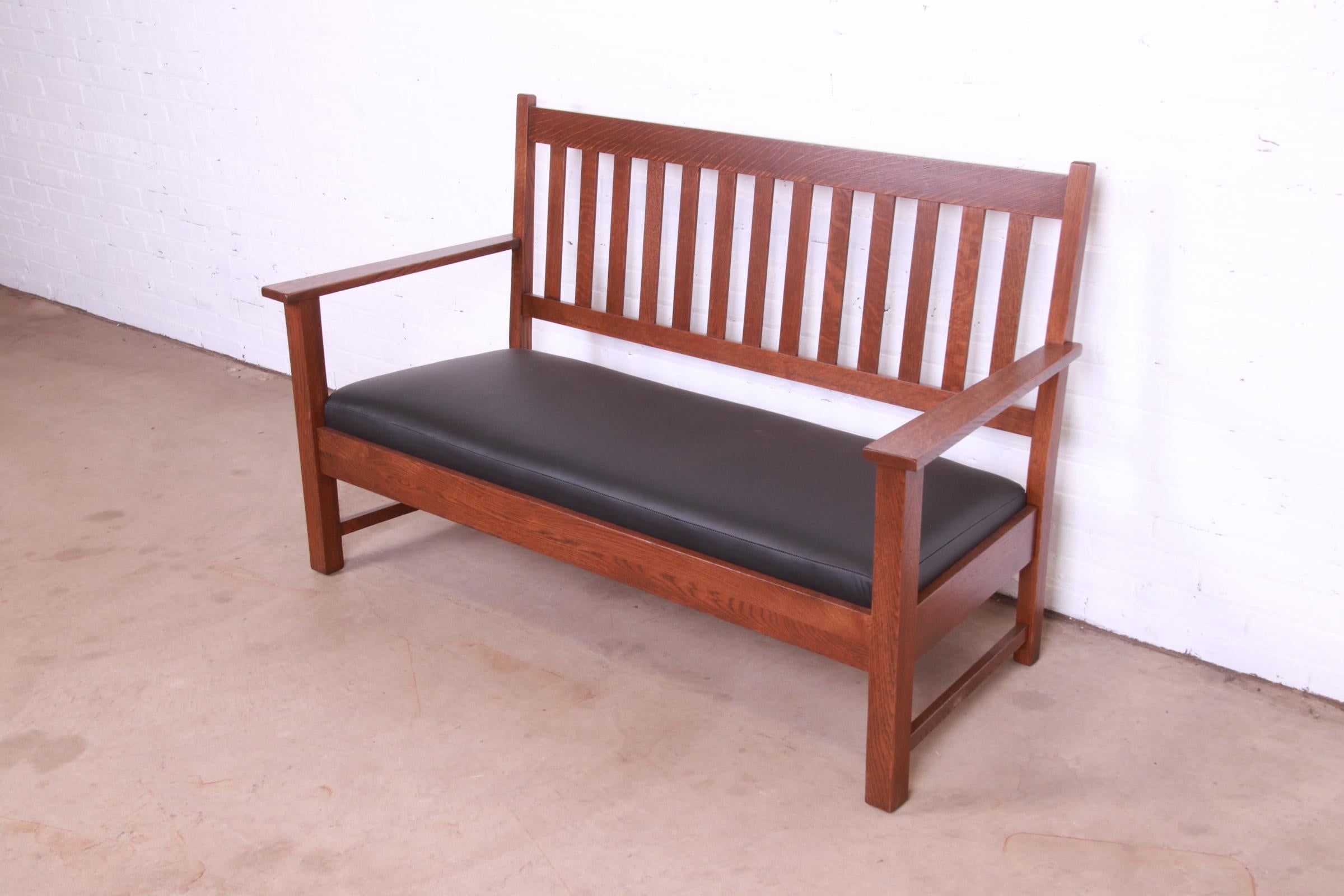 Américain Canapé ou sofa à accoudoirs Limbert Mission Oak Arts & Craft, entièrement restauré en vente