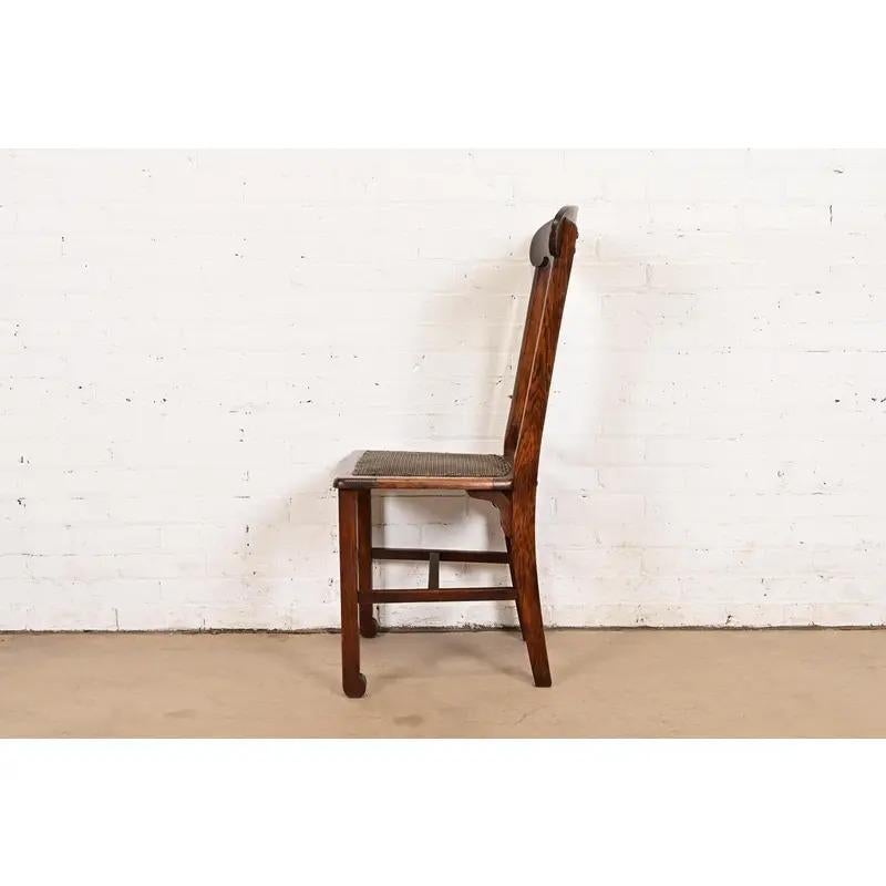 Tappezzeria Sedia da pranzo in quercia intagliata in stile Limbert, circa 1900 in vendita