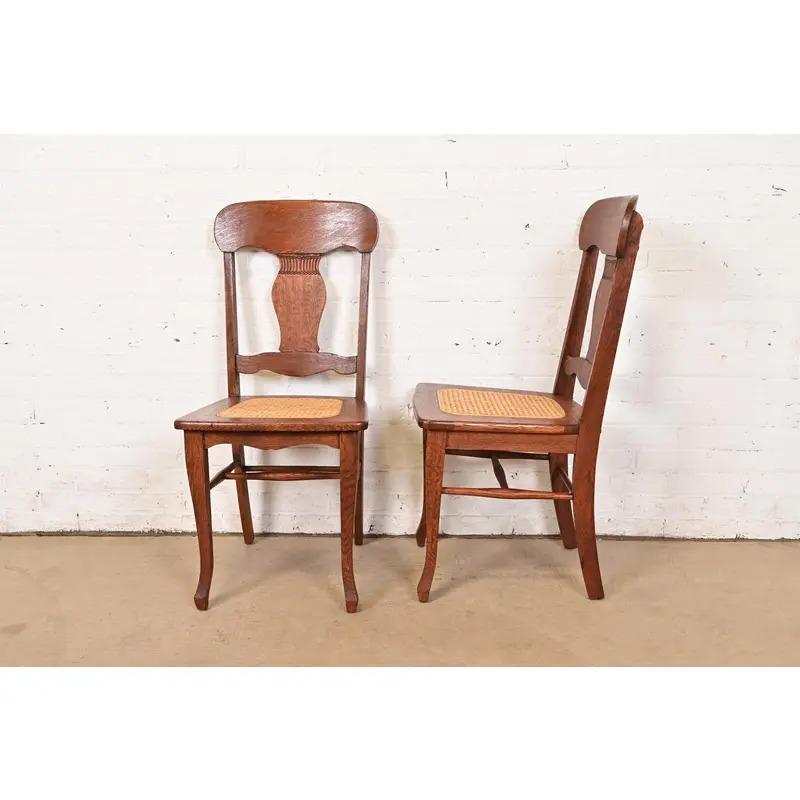 Limbert Stil Antike Arts & Crafts geschnitzt Eiche Esszimmerstühle, Paar im Angebot 4